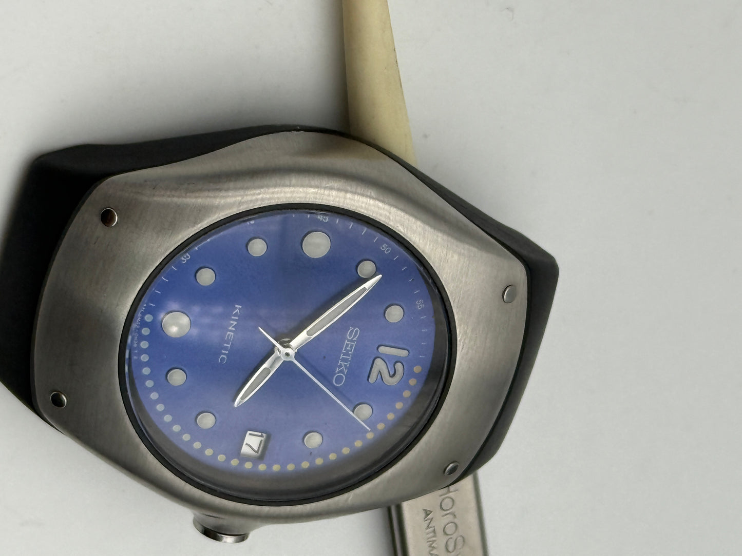 seiko kinetic 5m2-oe49 37mm