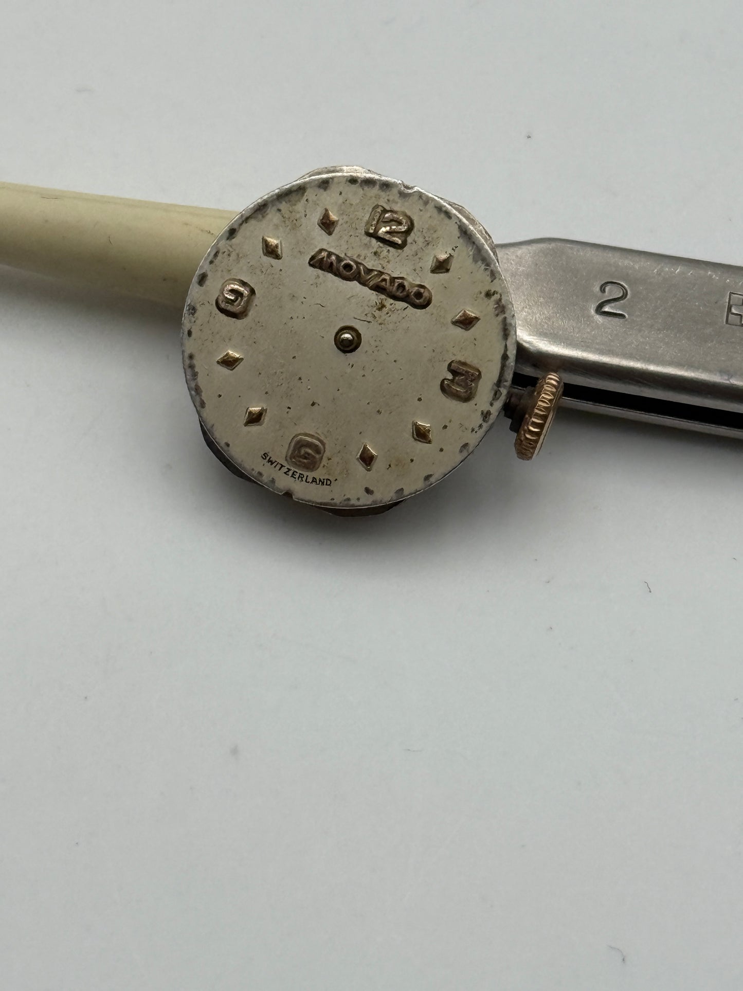 movado 575 17 jewels movement movimento