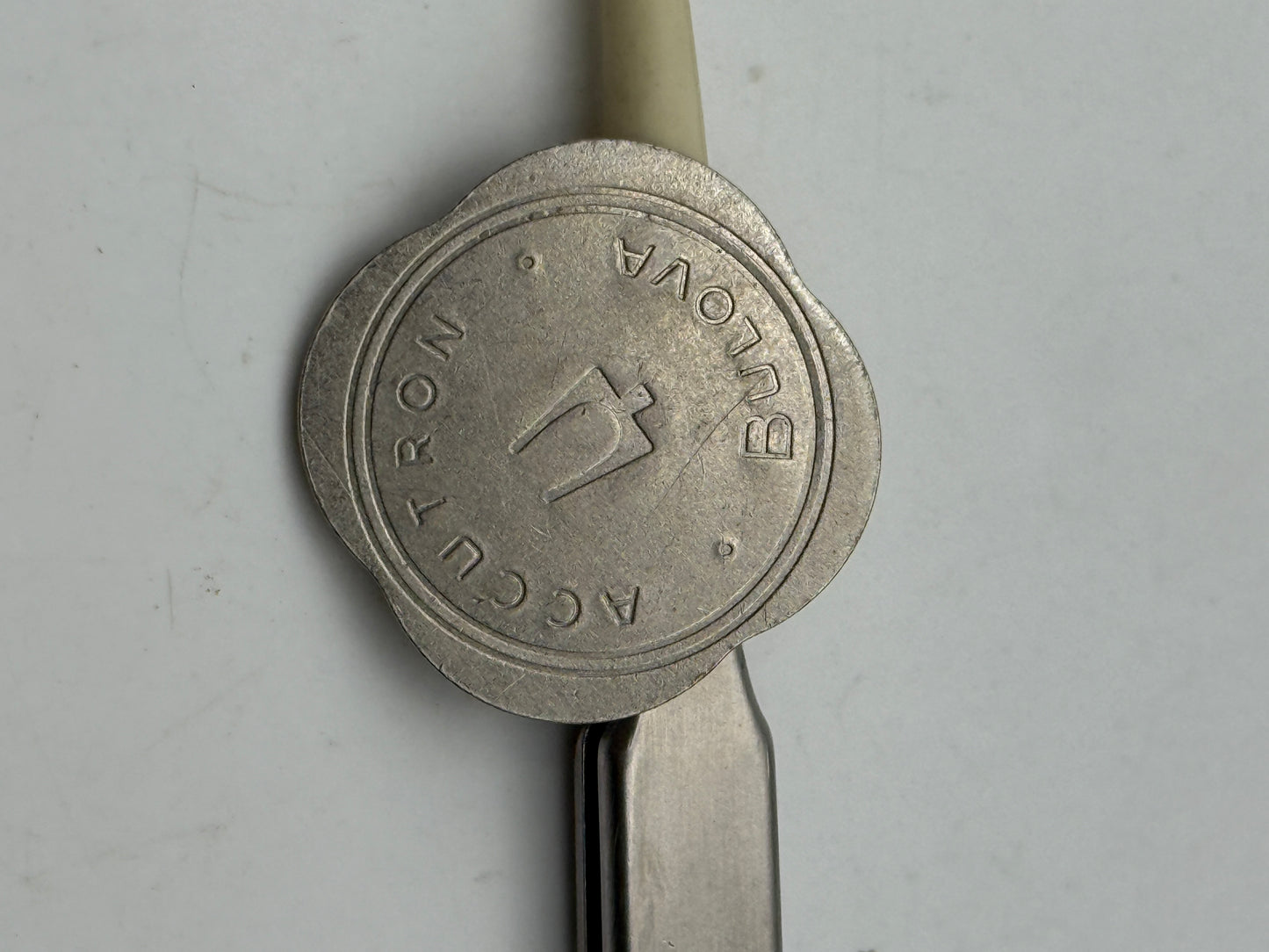 bulova accutron chiave keys moneta currency swiss made gadget