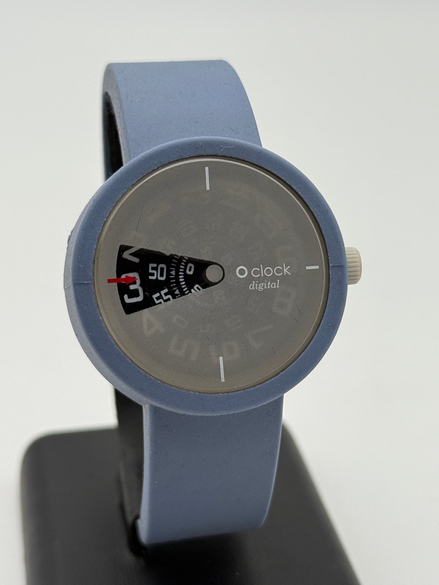 o clock digital watch