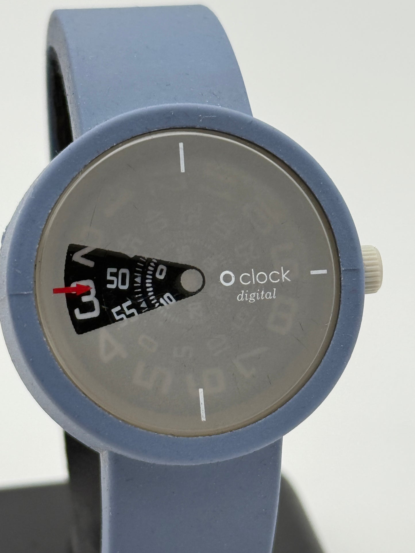 o clock digital watch