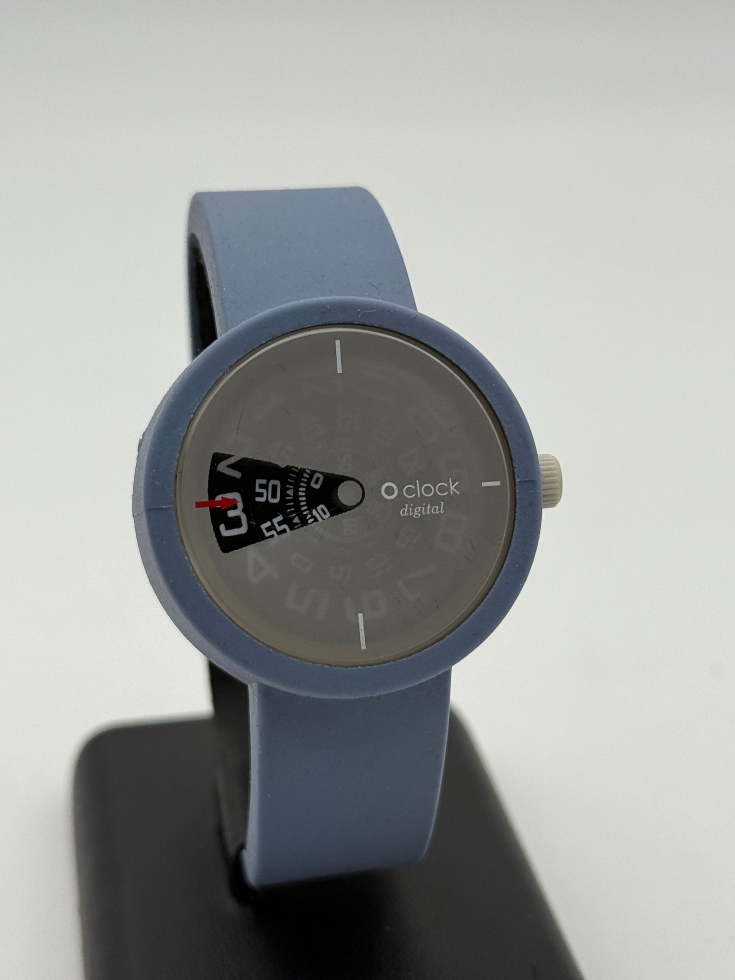 o clock digital watch