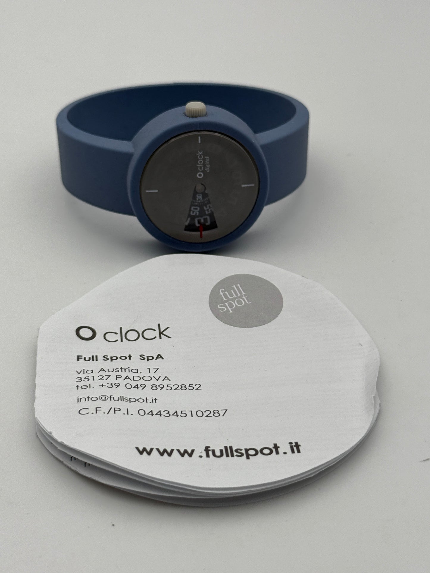 o clock digital watch
