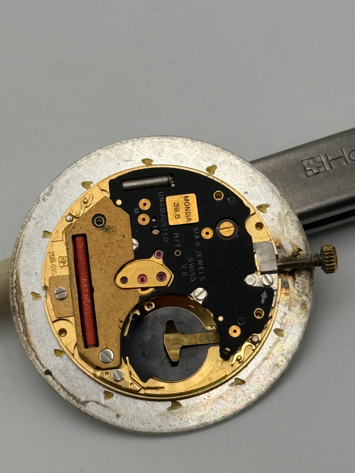 Mondia pointer date 39.6 eta 255.495 movement movimento