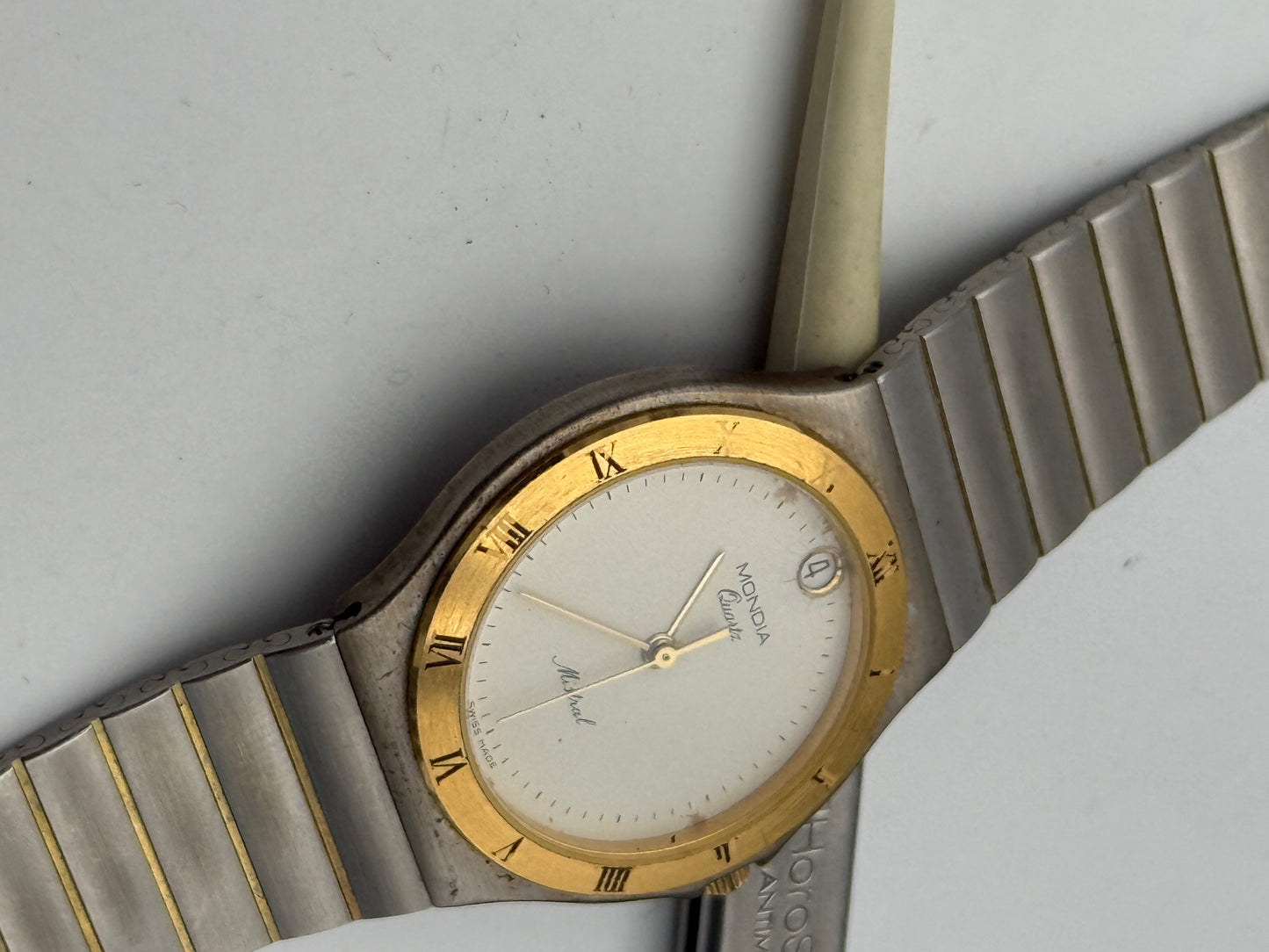 mondia quartz mistral 30mm watch vintage