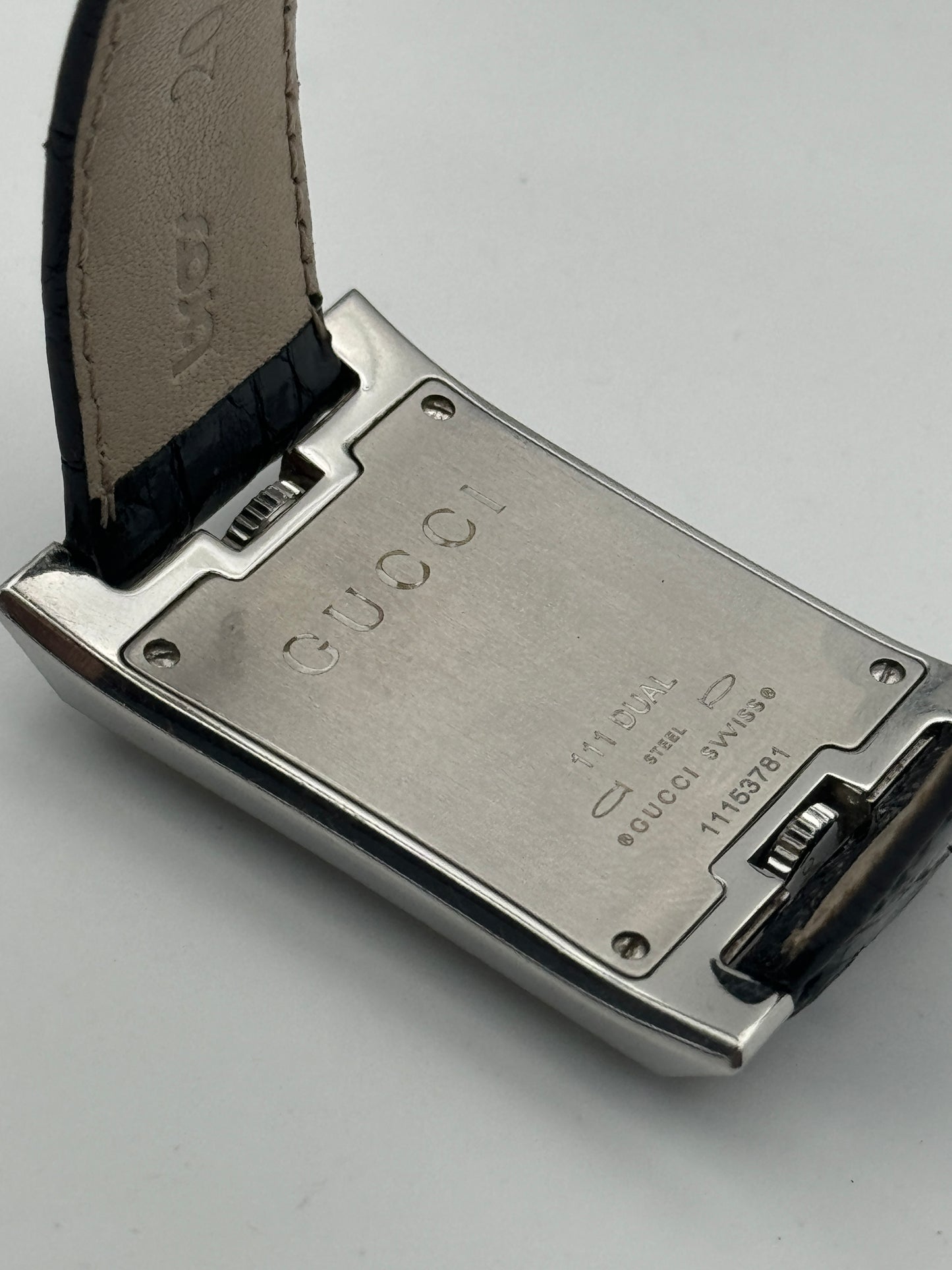 gucci dual time gmt 111 dual swiss made watch