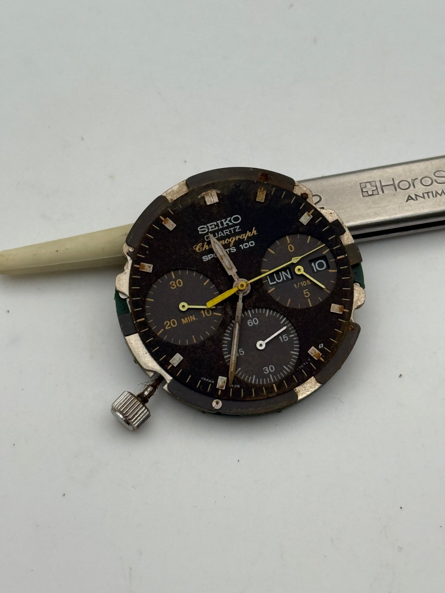 seiko sports 100 chronograph yellow movement movimento