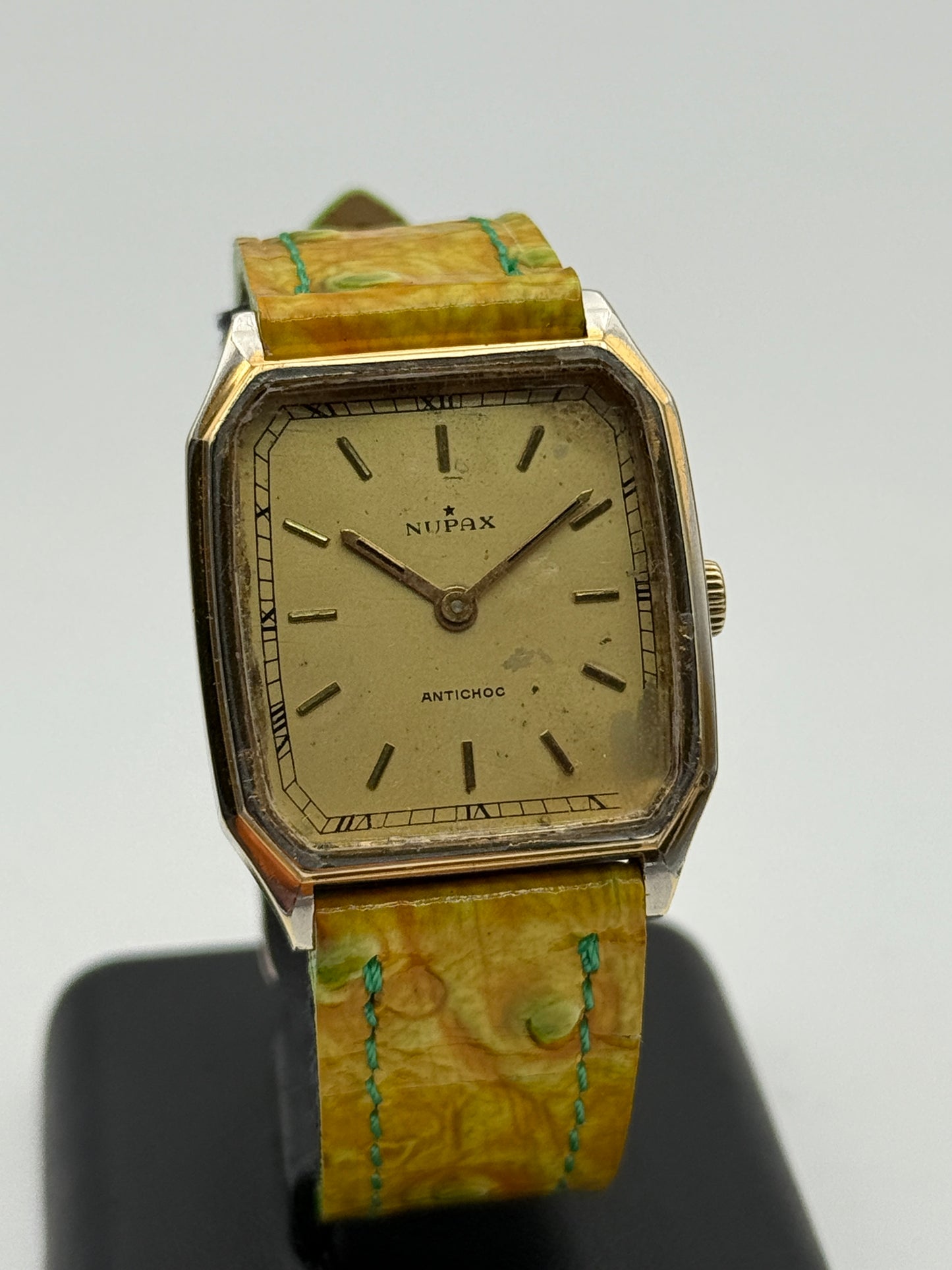 Nupax swiss made 29x35mm vintage manual wind