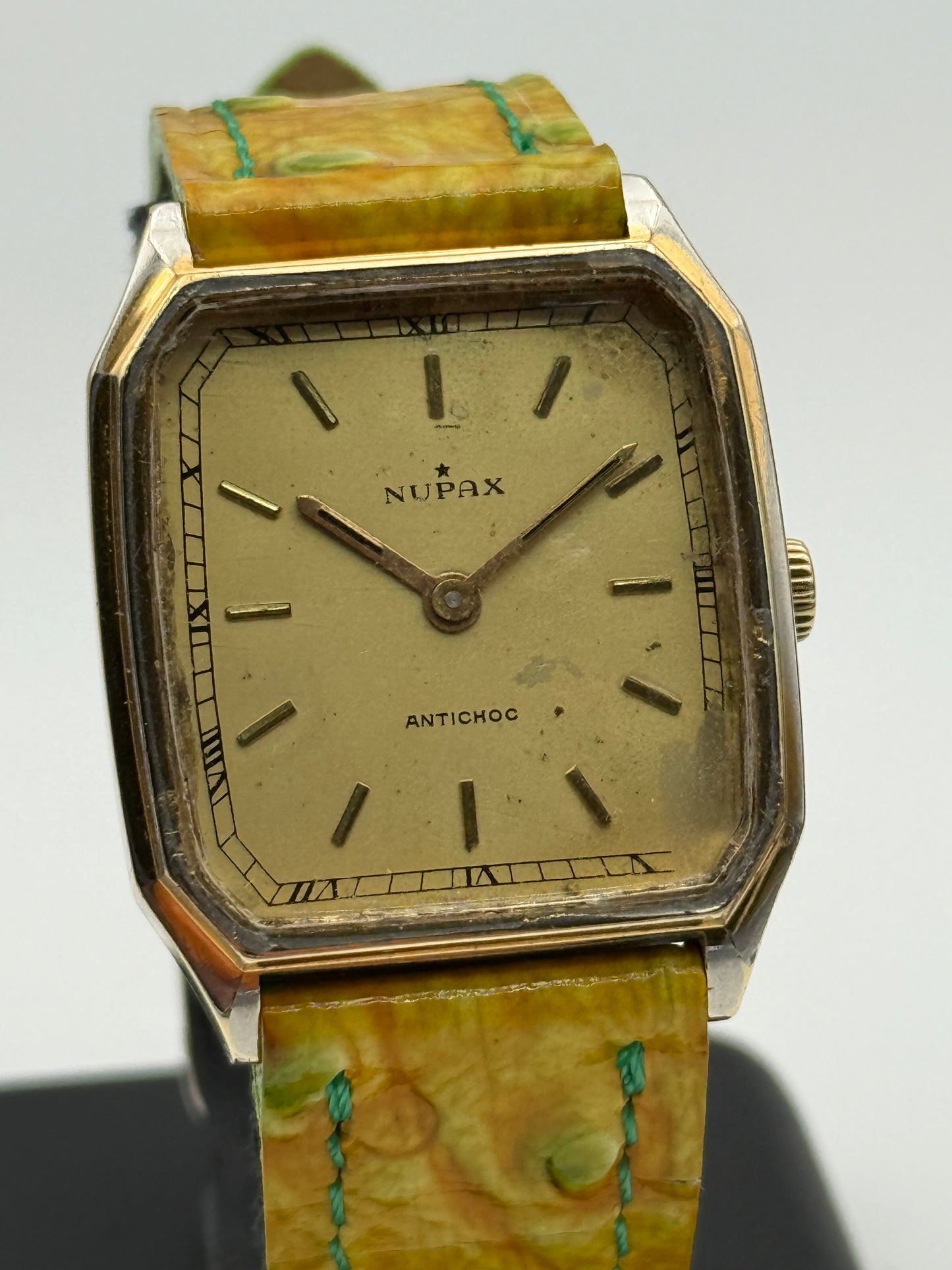 Nupax swiss made 29x35mm vintage manual wind
