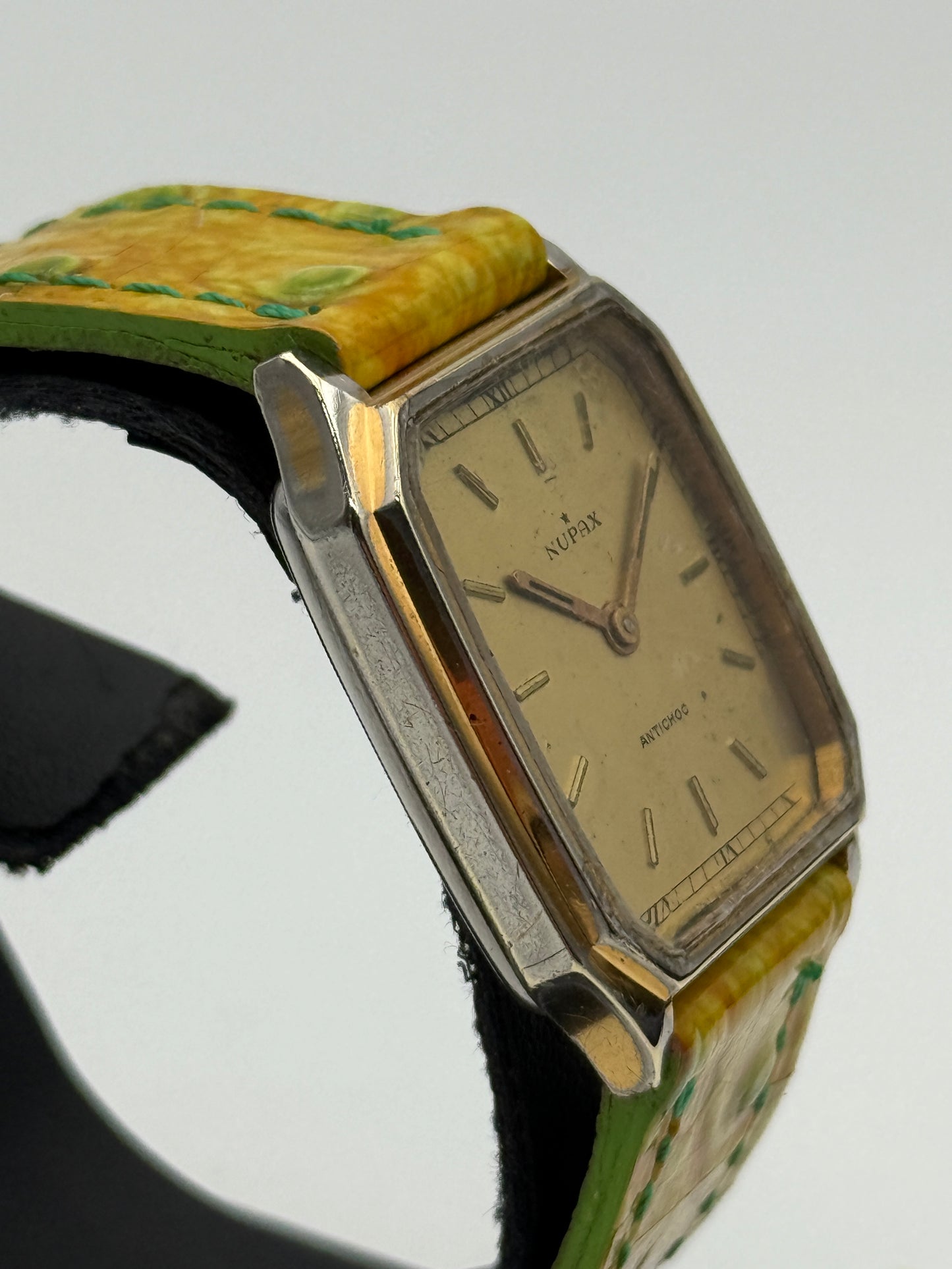 Nupax swiss made 29x35mm vintage manual wind