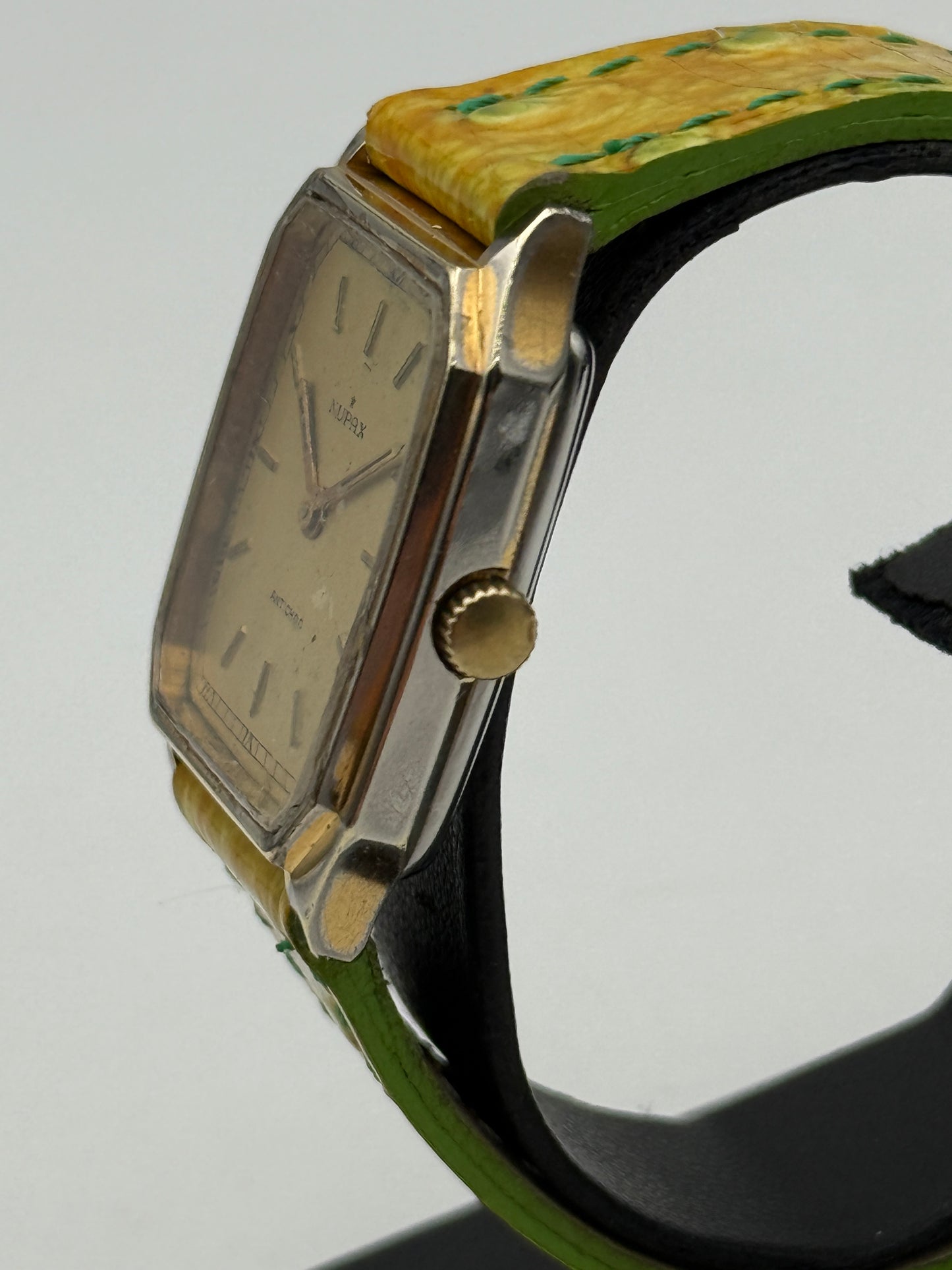 Nupax swiss made 29x35mm vintage manual wind