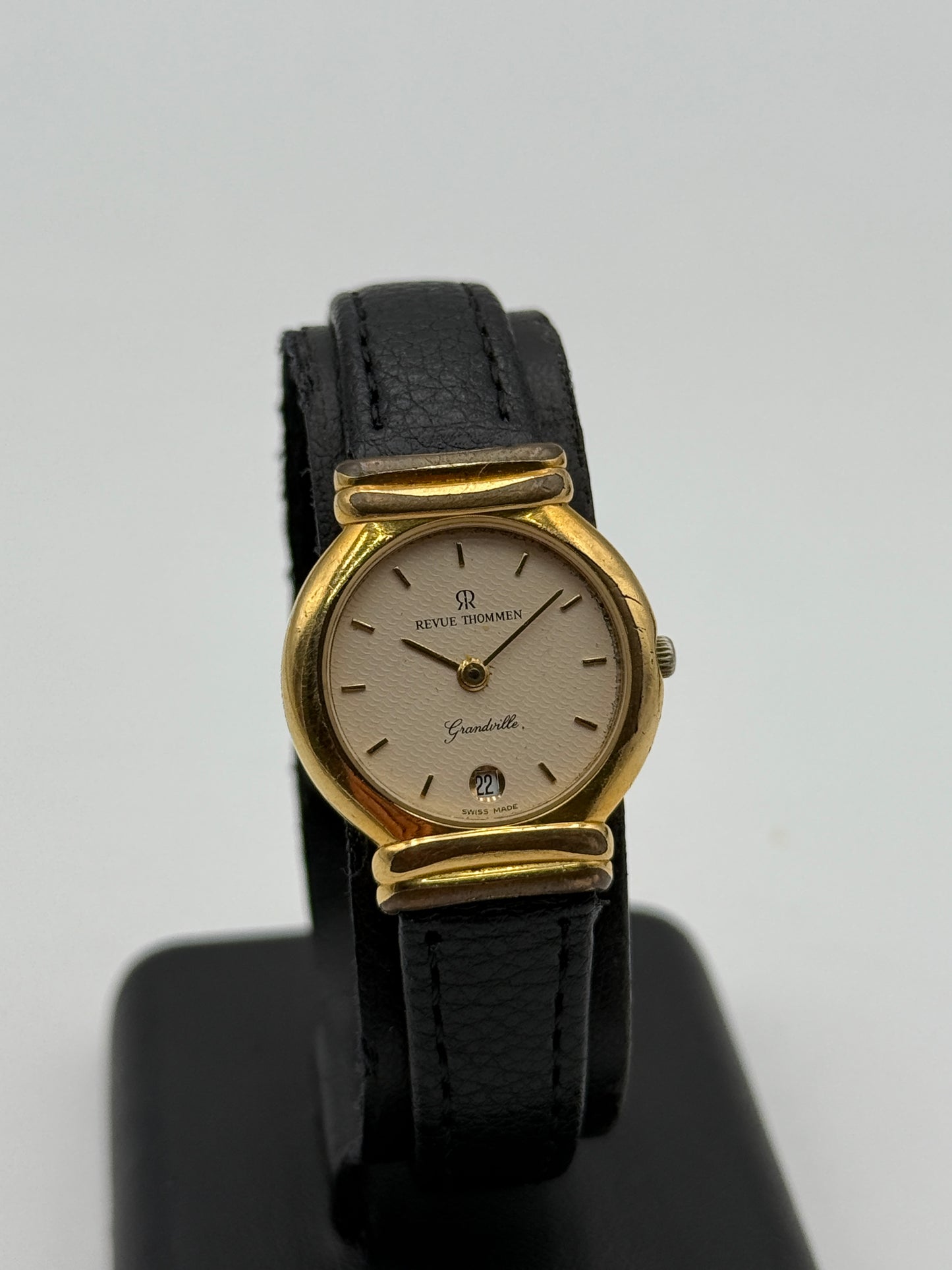 revue thommen grand ville quartz 3022002 swiss made 24mm