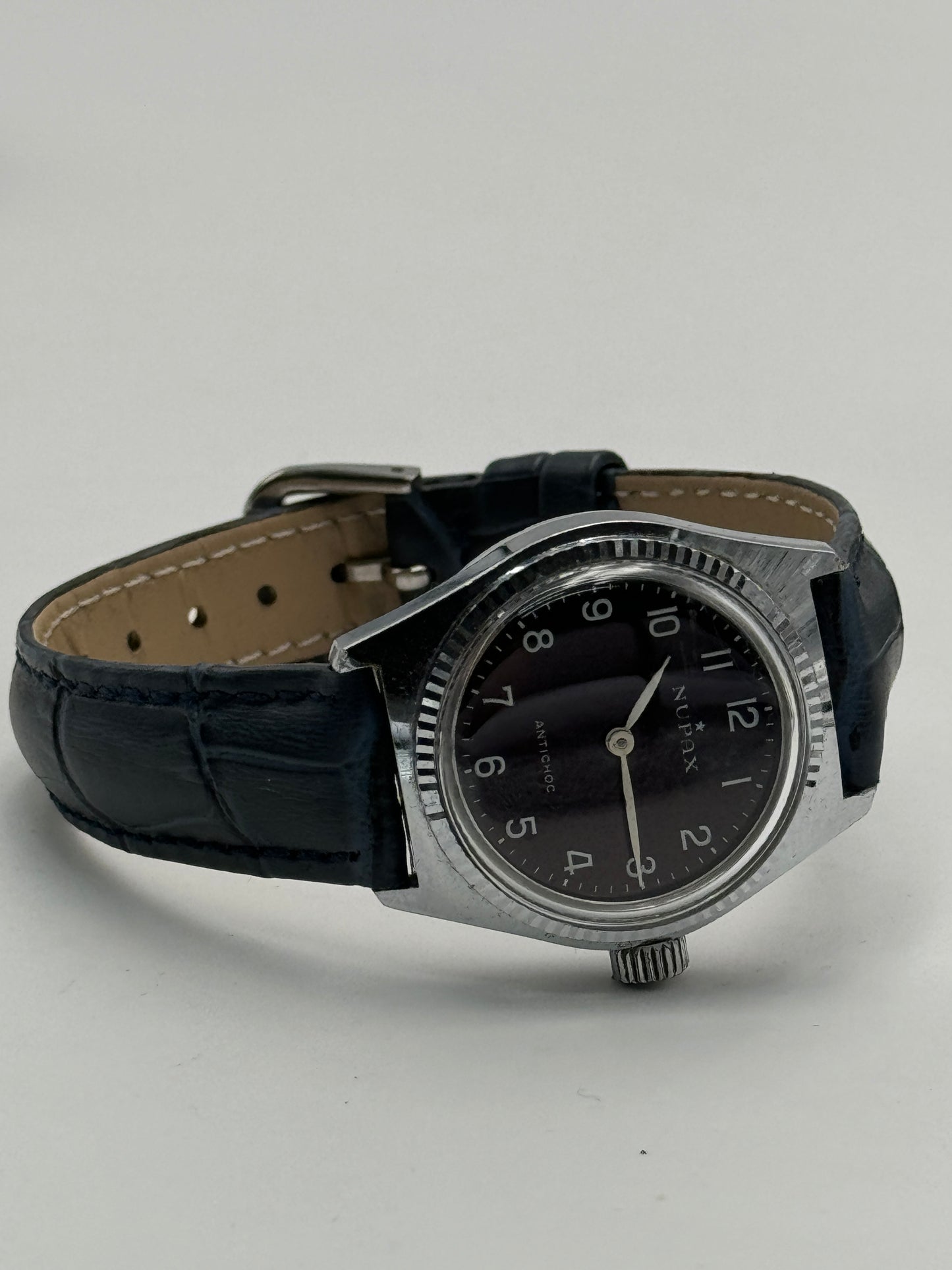 nupax antichoc vintage 30mm watch