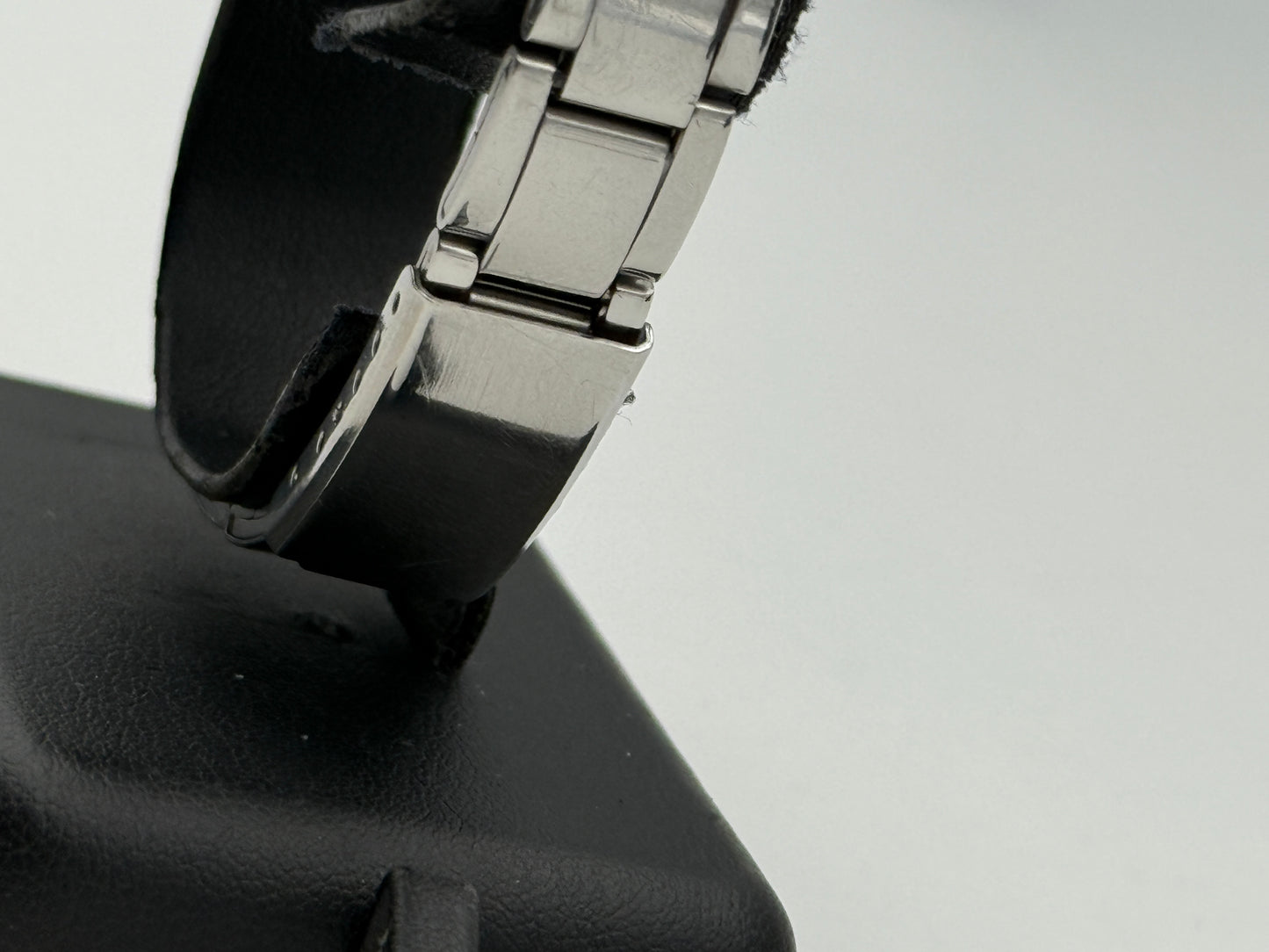 bulova quartz swiss made 28mm watch