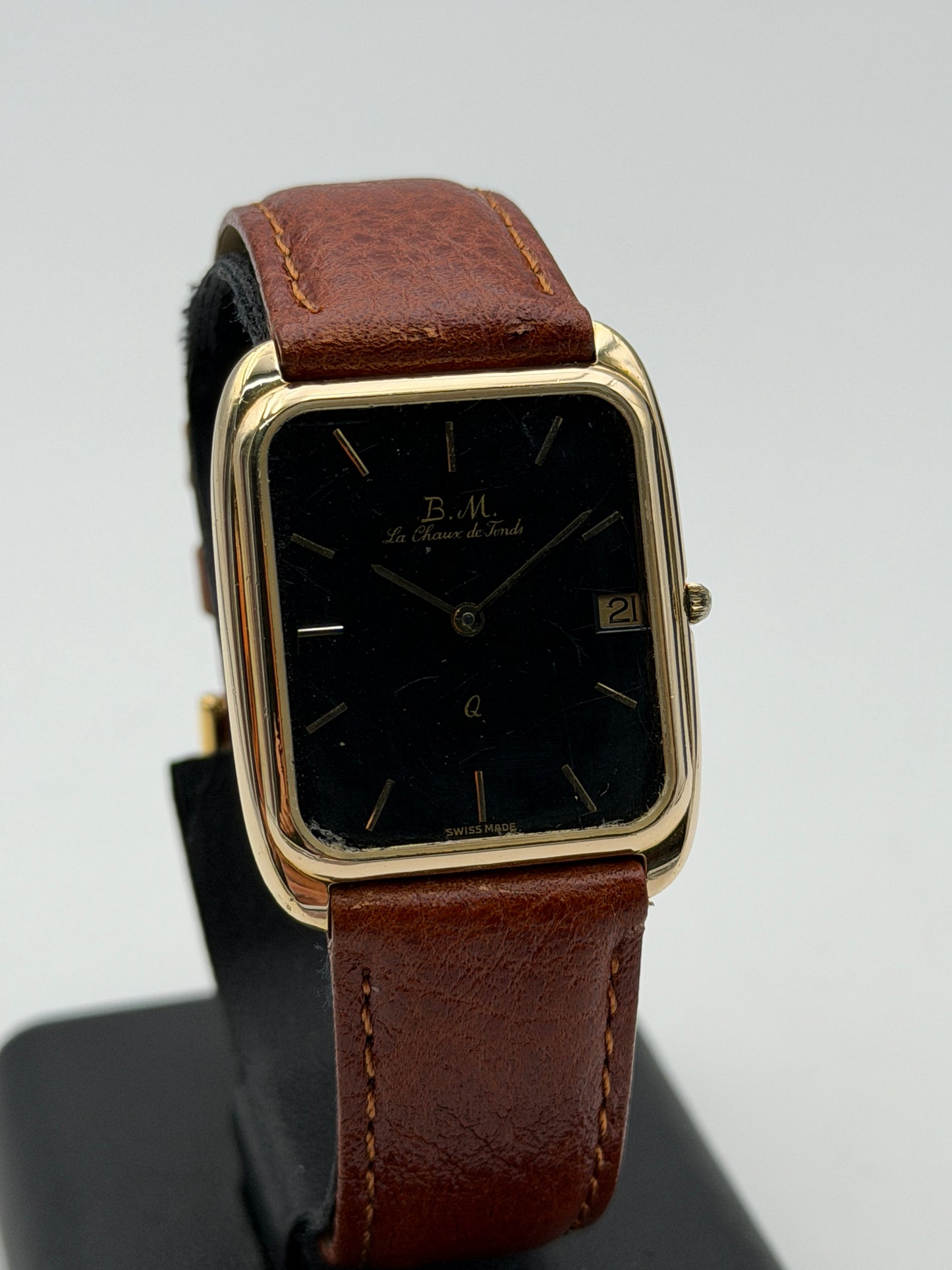 b.m. la chaux de fonds swiss made tank vintage quartz ultra thin 11103 494620