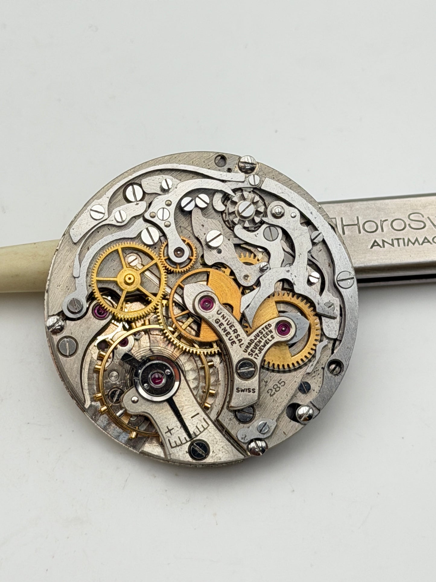uniuversal geneve 285 chronograph movement movimento