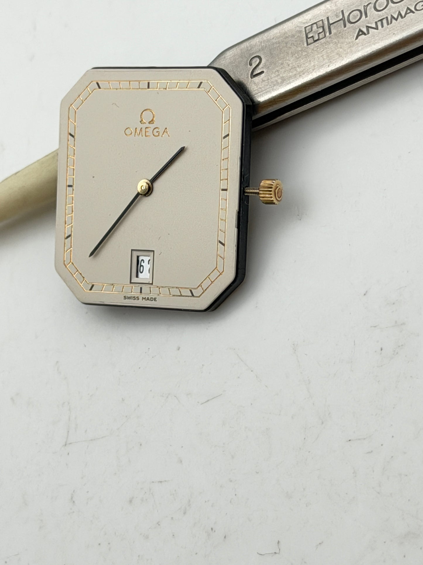 omega 1379 eta 210.001 quartz movement movimento