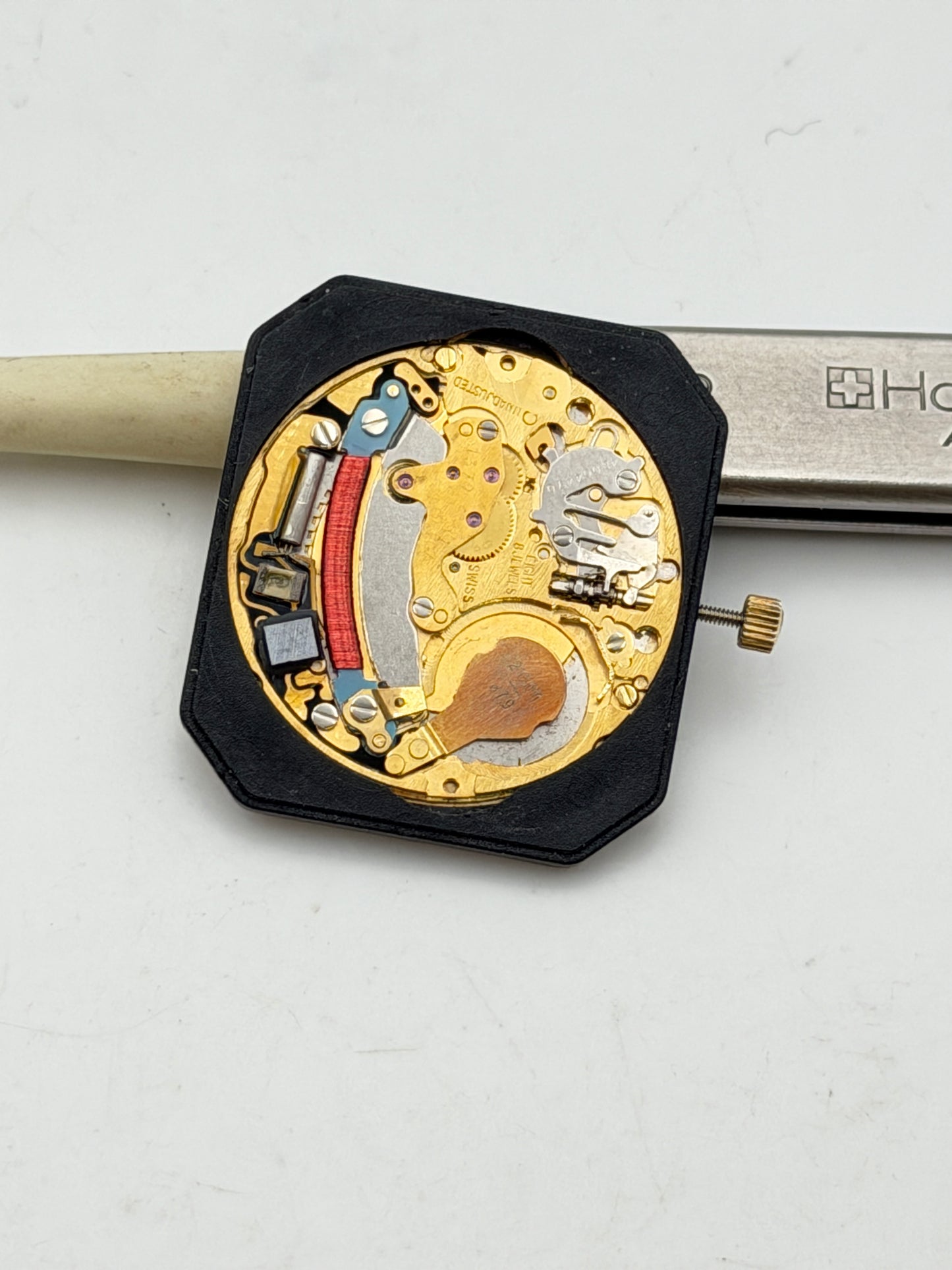 omega 1379 eta 210.001 quartz movement movimento