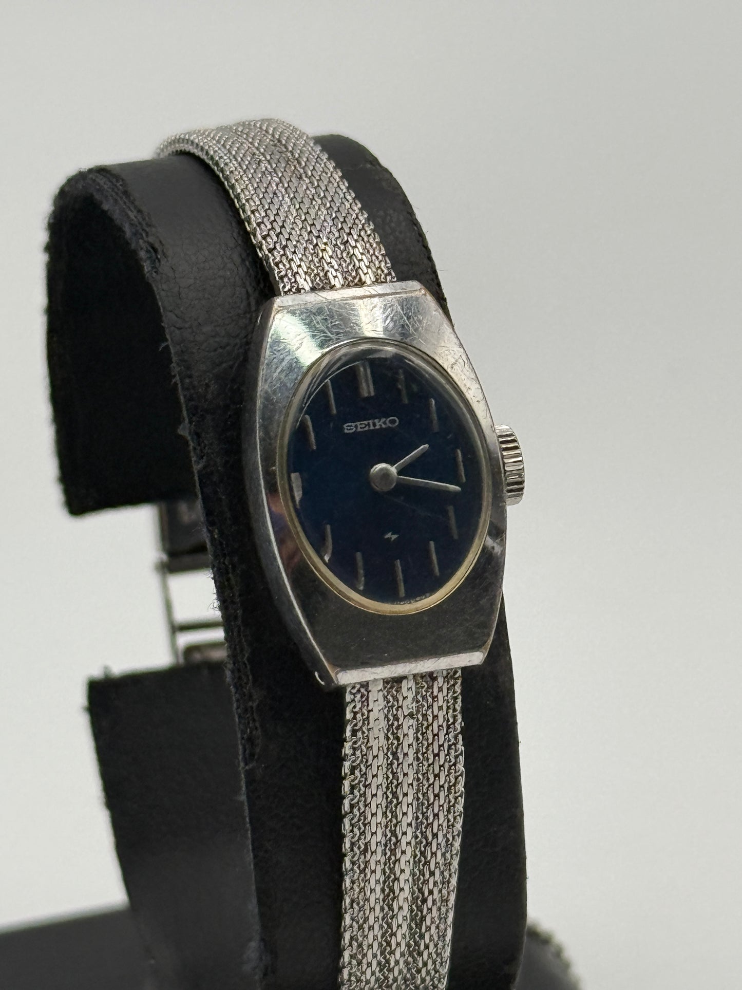 seiko vintage watch 11-7030 15x23mm