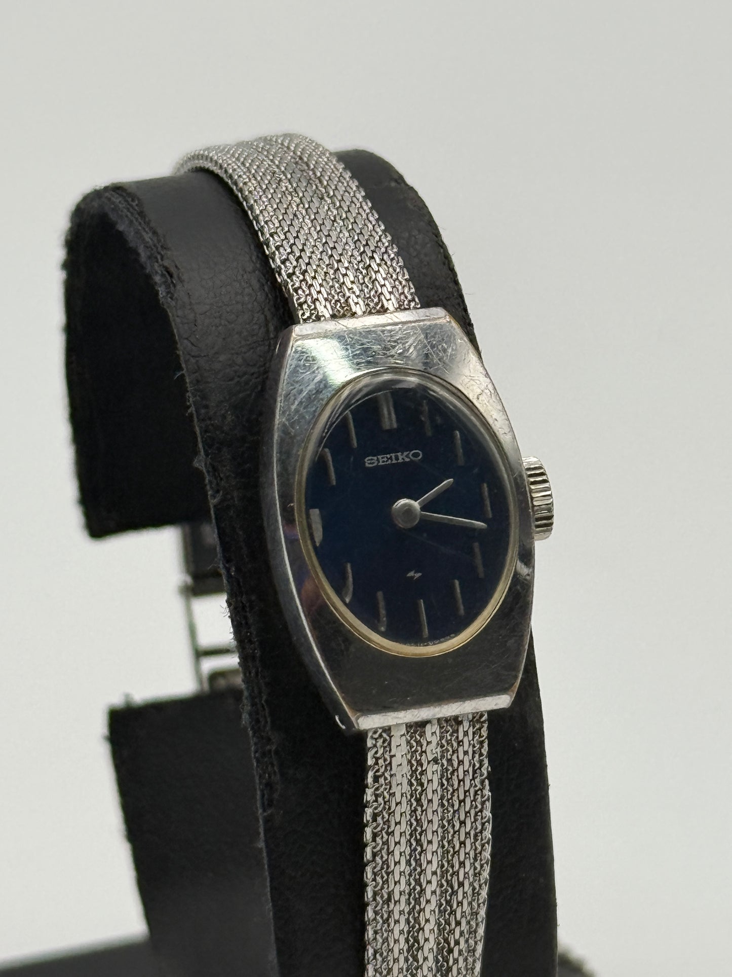 seiko vintage watch 11-7030 15x23mm