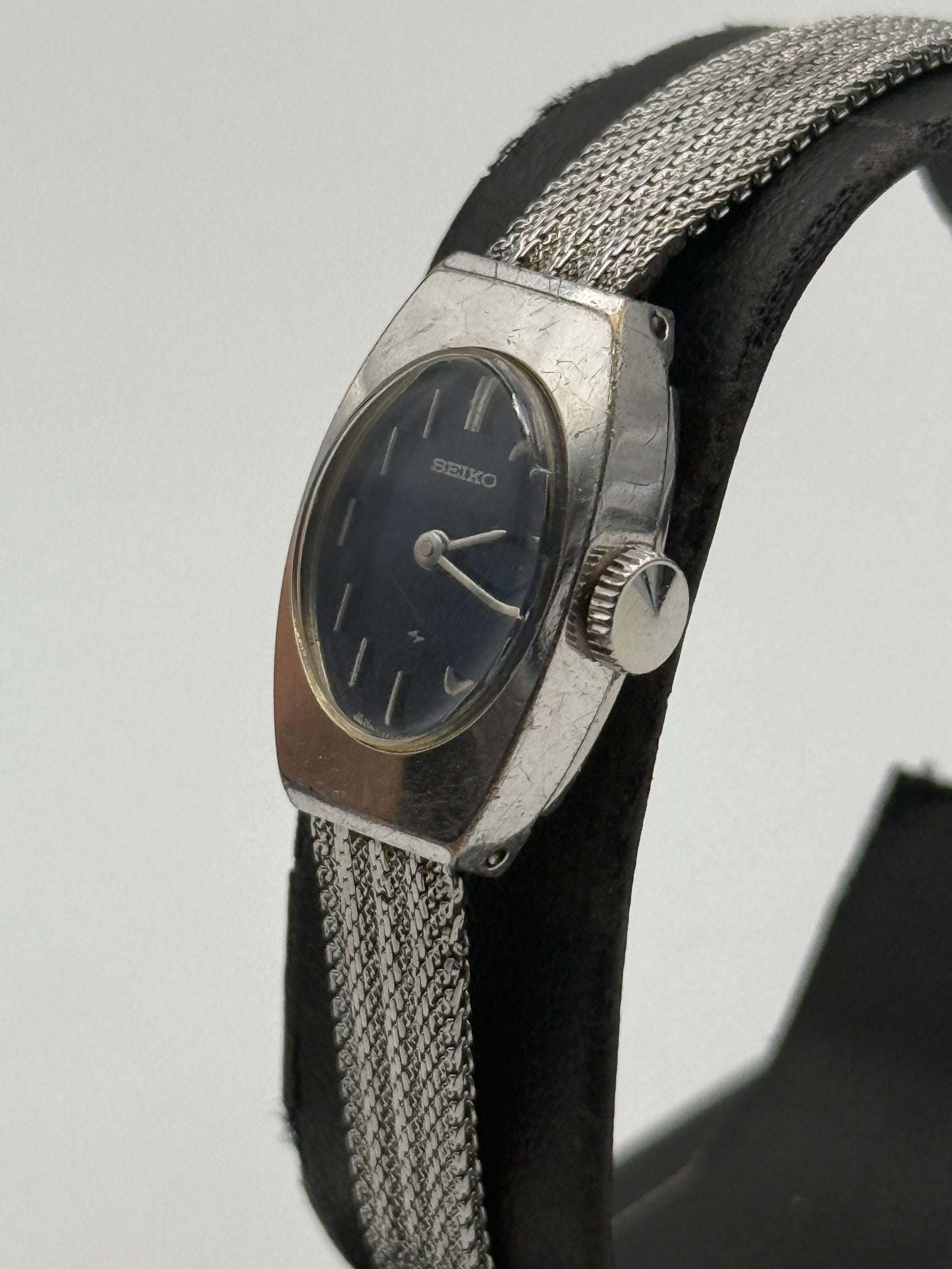 seiko vintage watch 11-7030 15x23mm