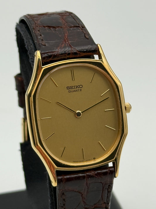 seiko quartz 9020-5040 28x37mm