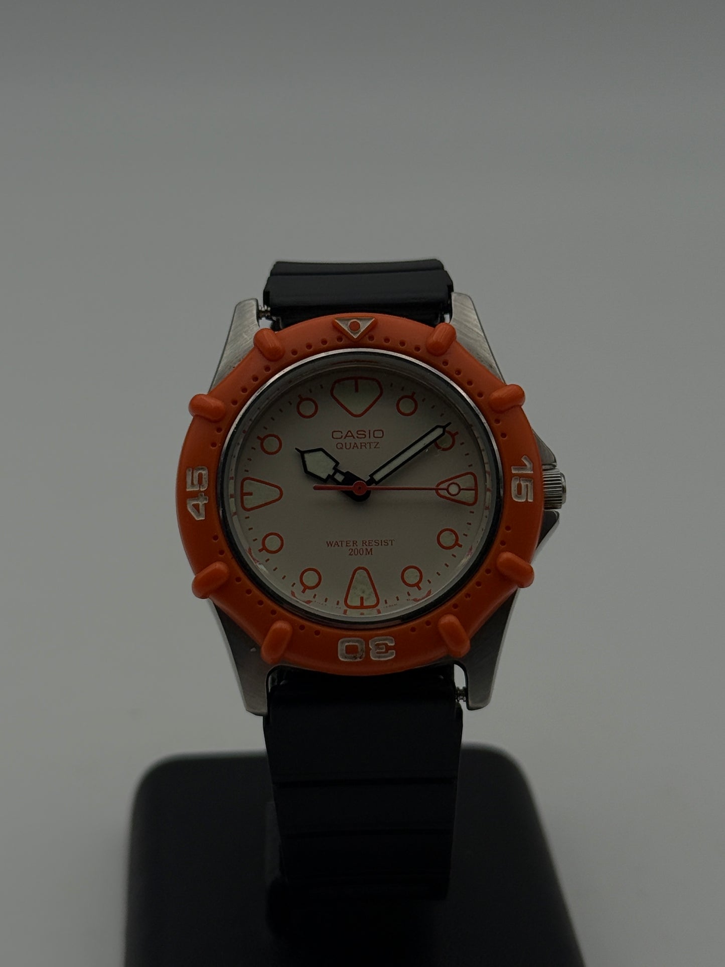 casio orange diver vintage japan 391 md-719 37mm