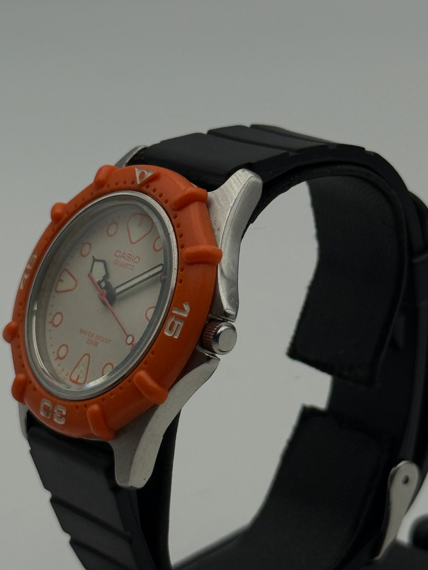 casio orange diver vintage japan 391 md-719 37mm