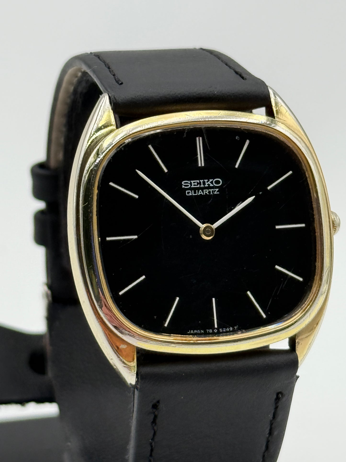 seiko quartz 7800-5249 33x34mm