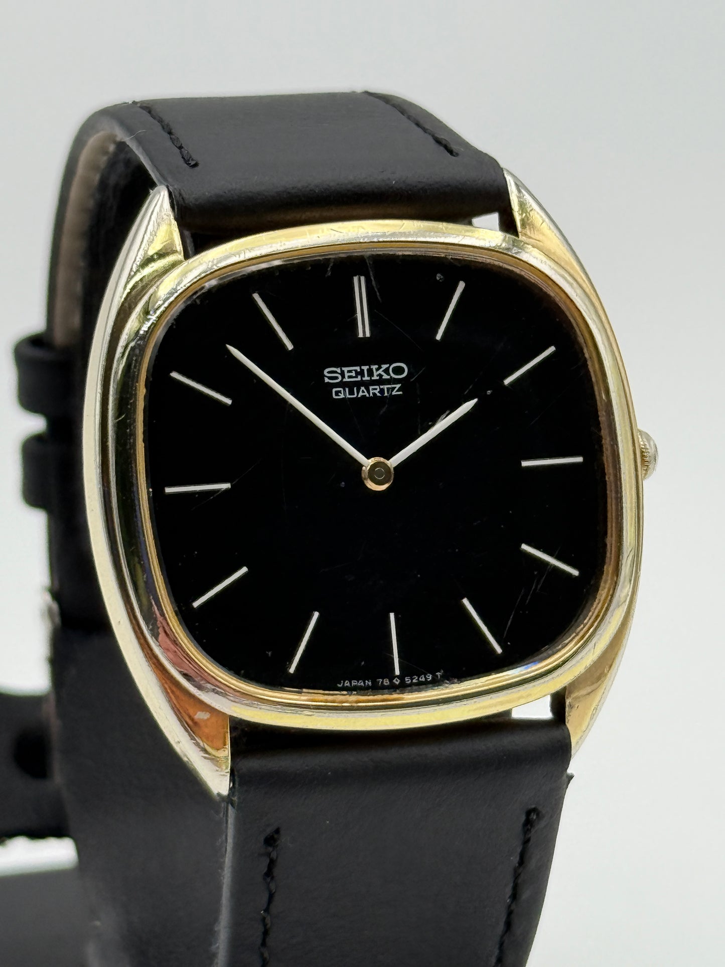 seiko quartz 7800-5249 33x34mm