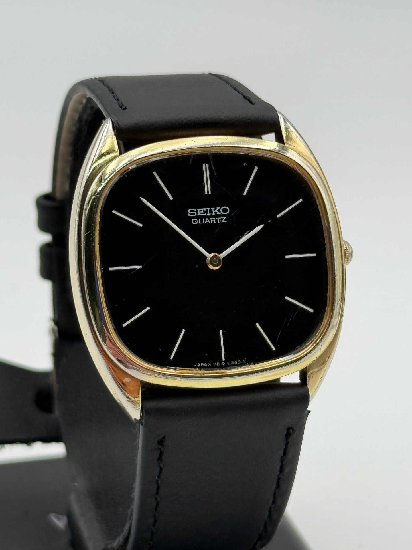 seiko quartz 7800-5249 33x34mm