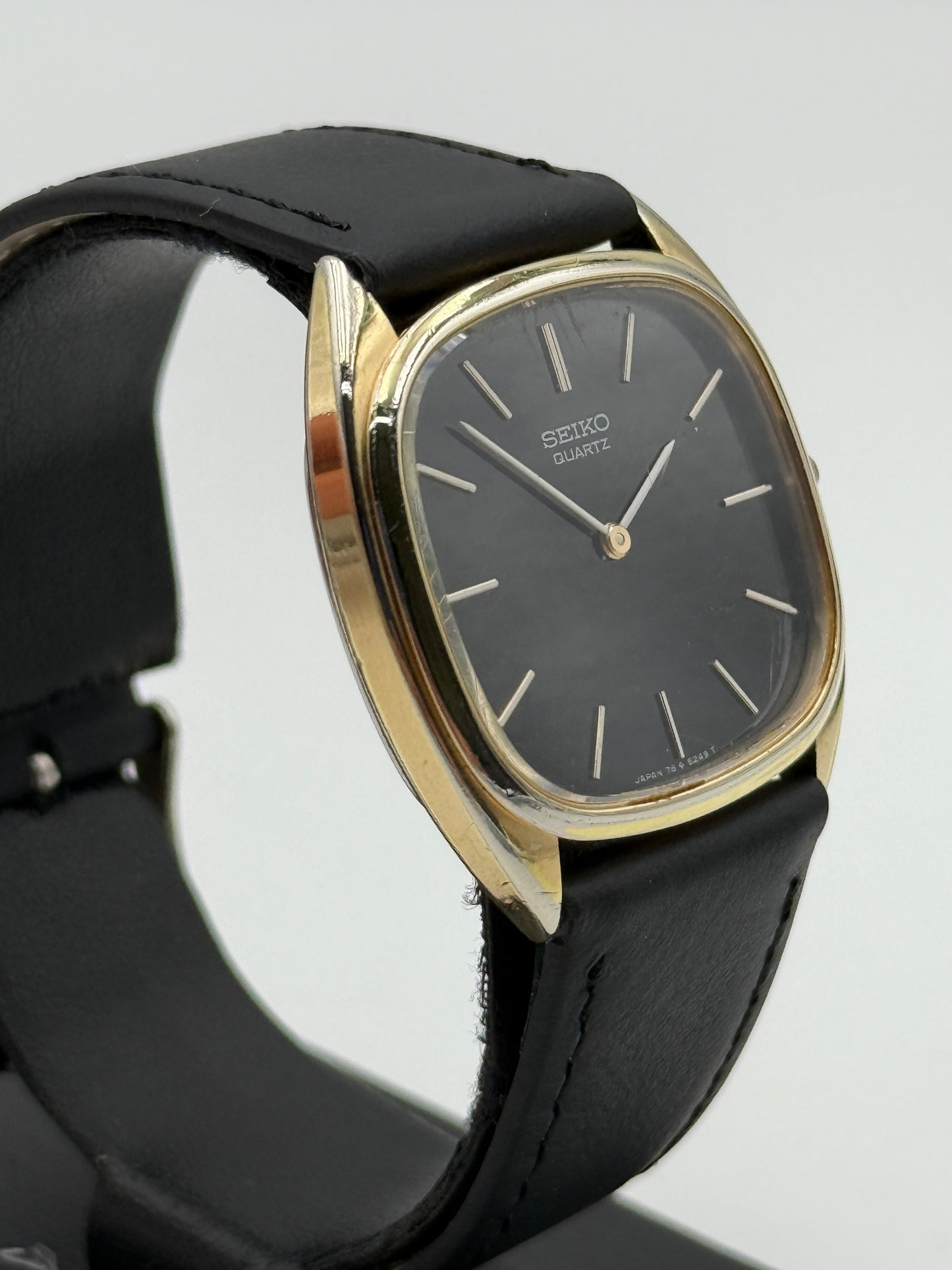 seiko quartz 7800-5249 33x34mm