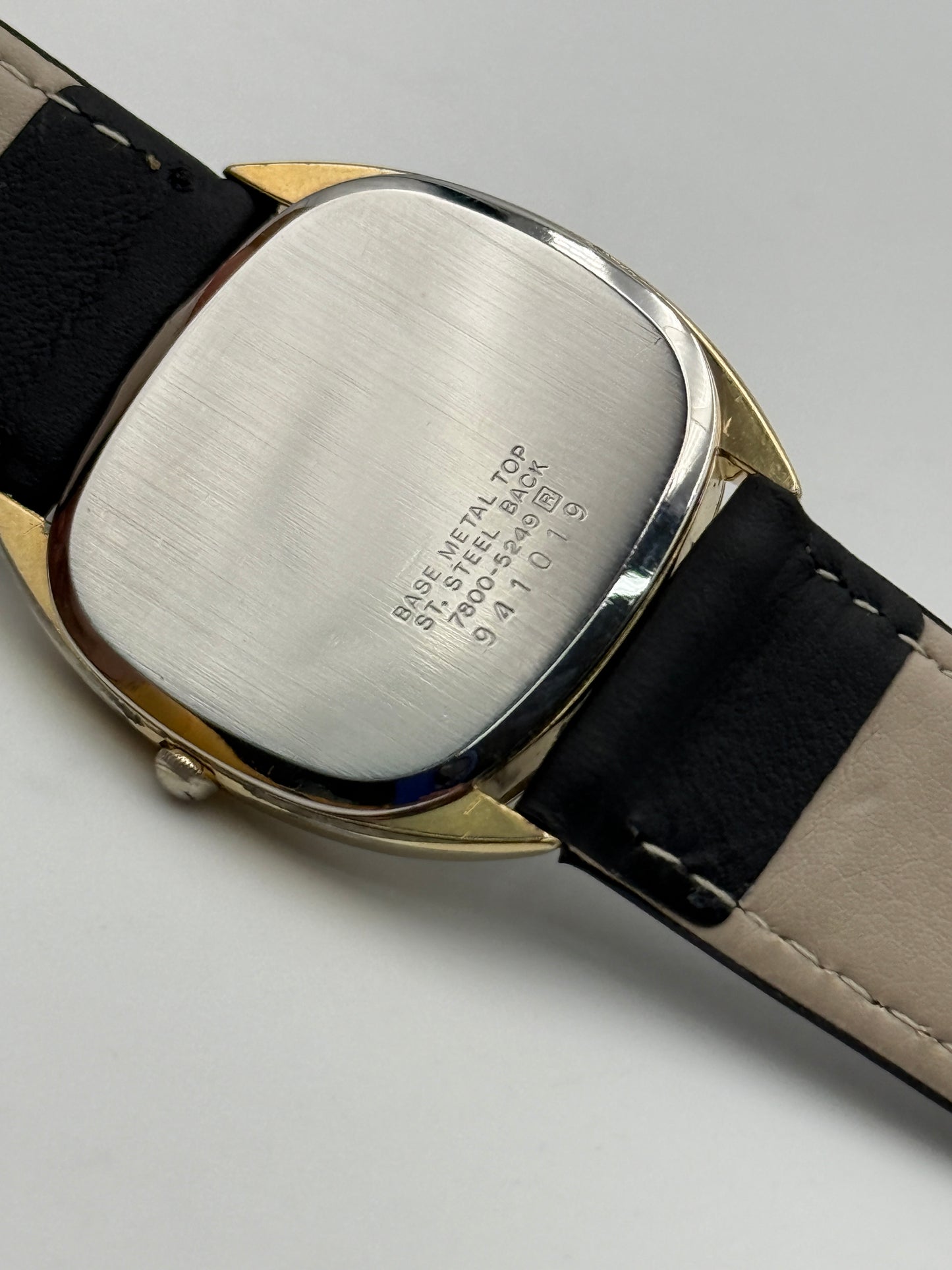seiko quartz 7800-5249 33x34mm