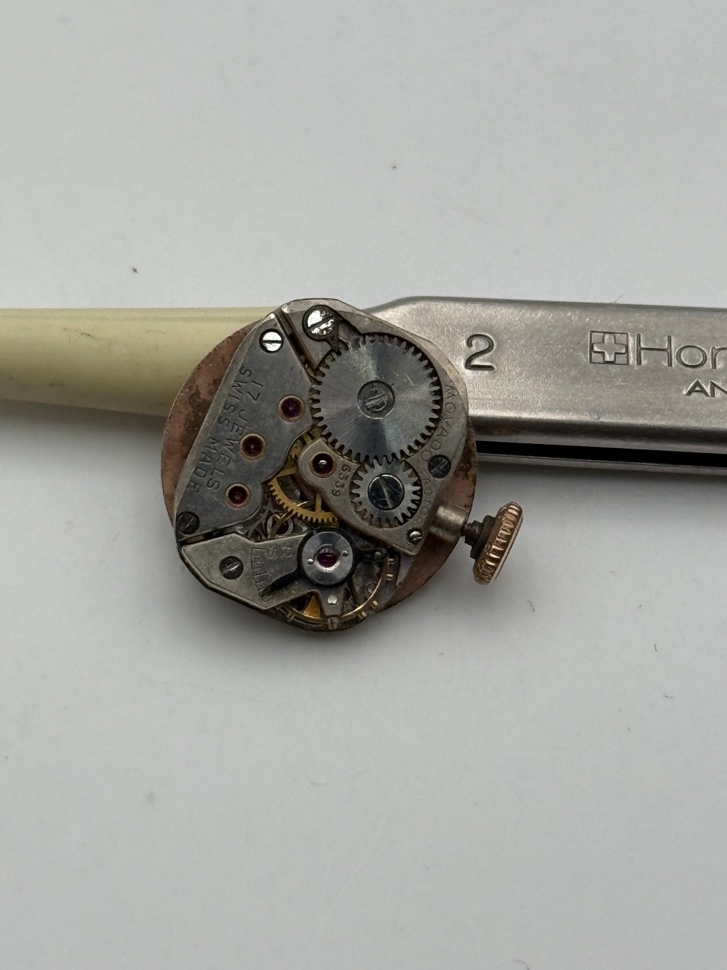 movado 575 17 jewels movement movimento