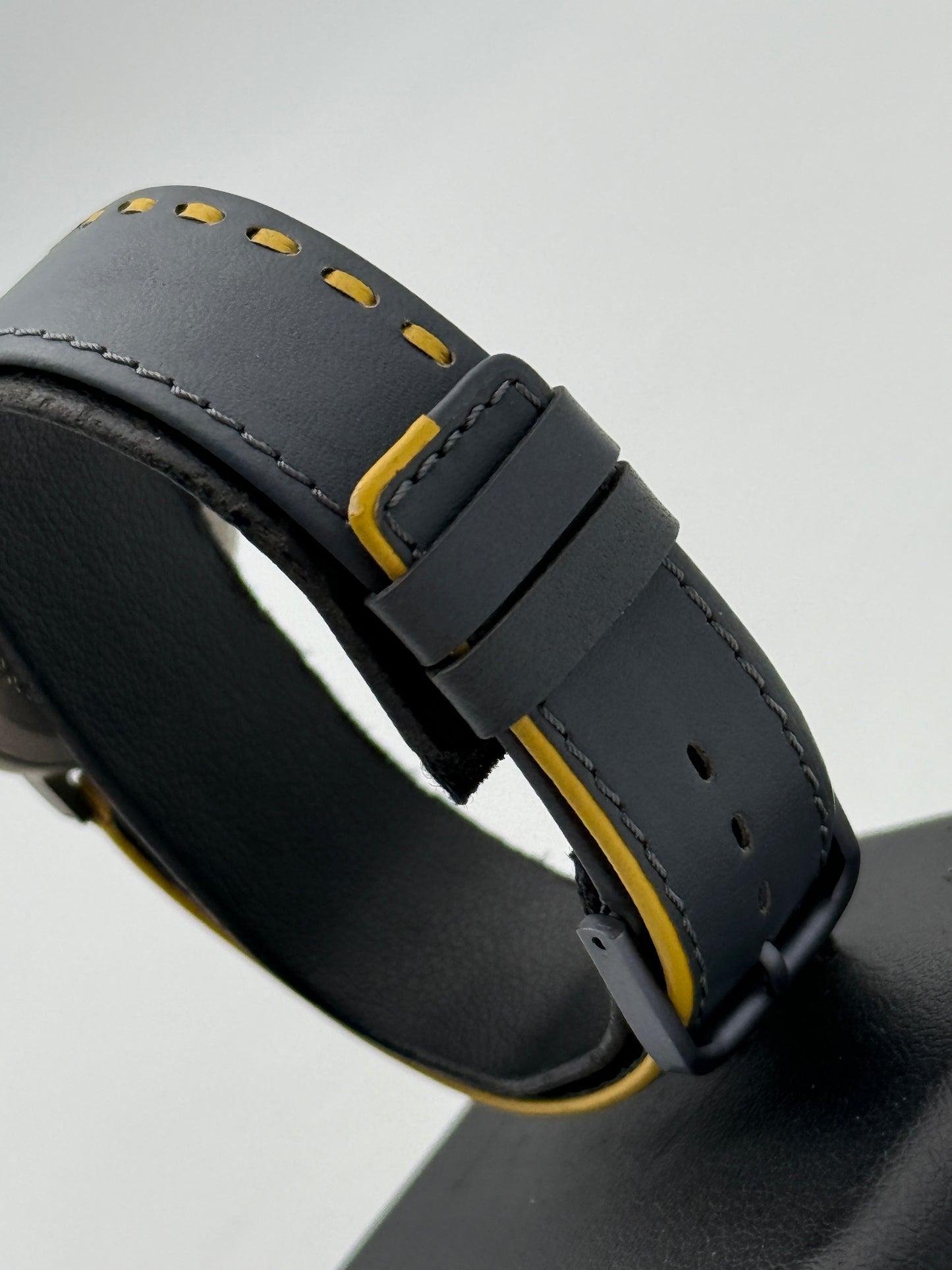 bulova titanium swiss made  8978900