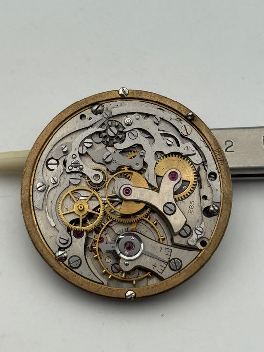 universal geneve 285 chronograph movement movimento