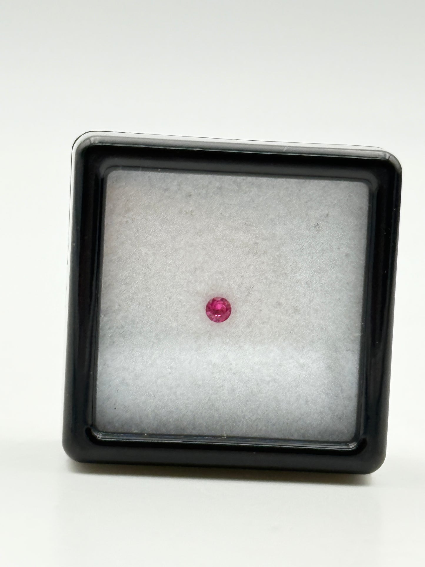 rubino taglio brillante 0.09ct natural naturale