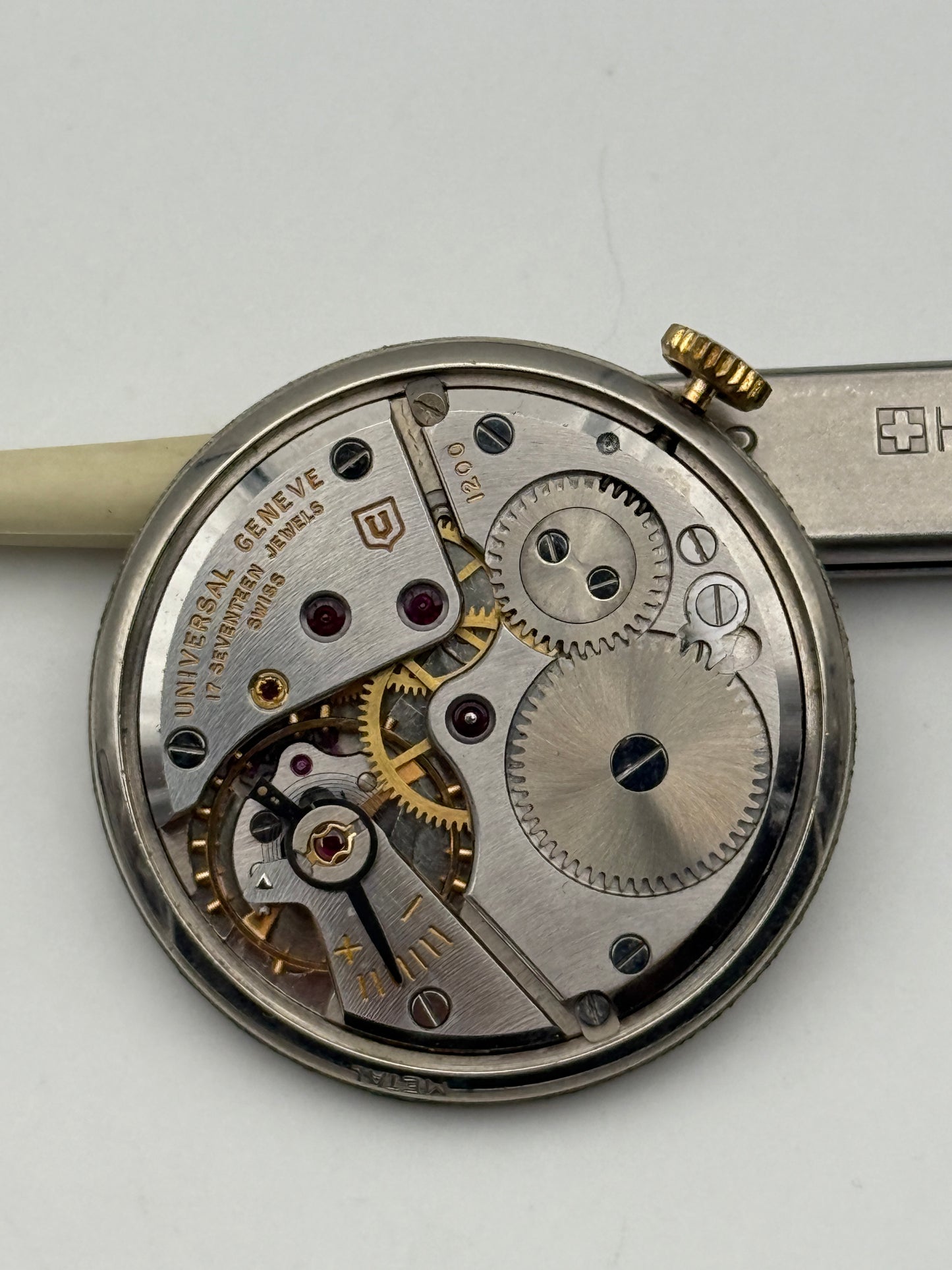 universal geneve 1200 movement movimento