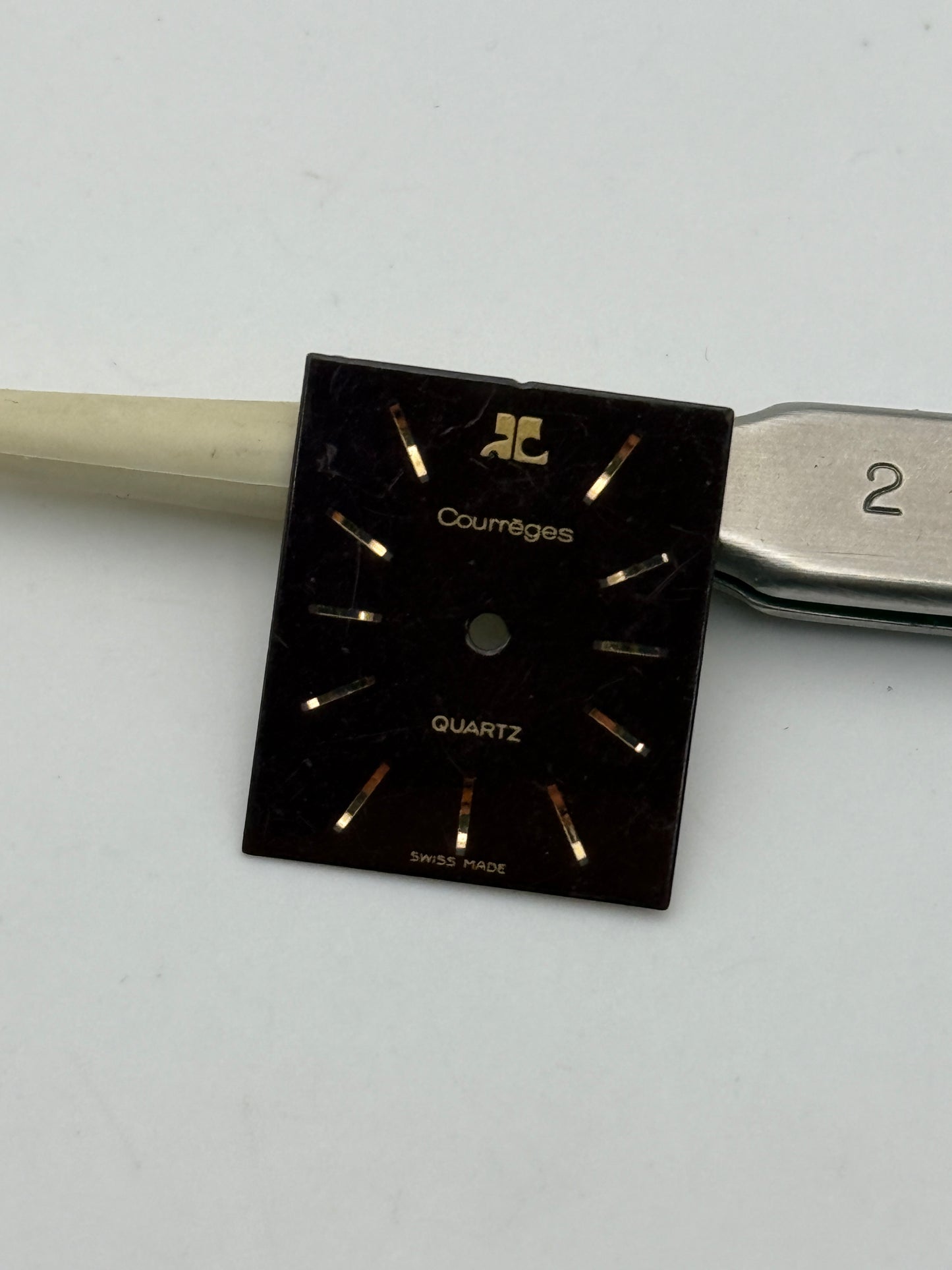 courreges paris quartz 17.5x20.5mm dial quadrante