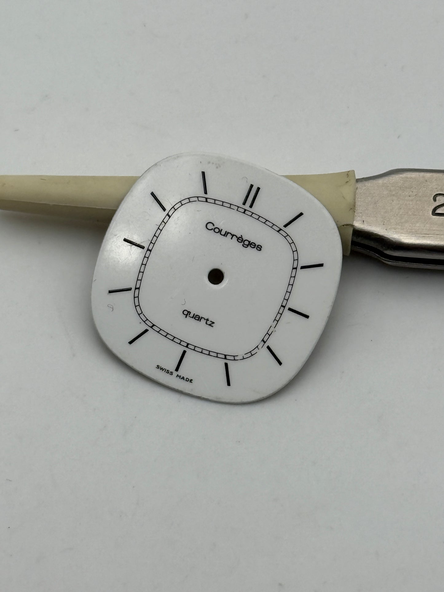 courreges quartz 21.5mm dial quadrante