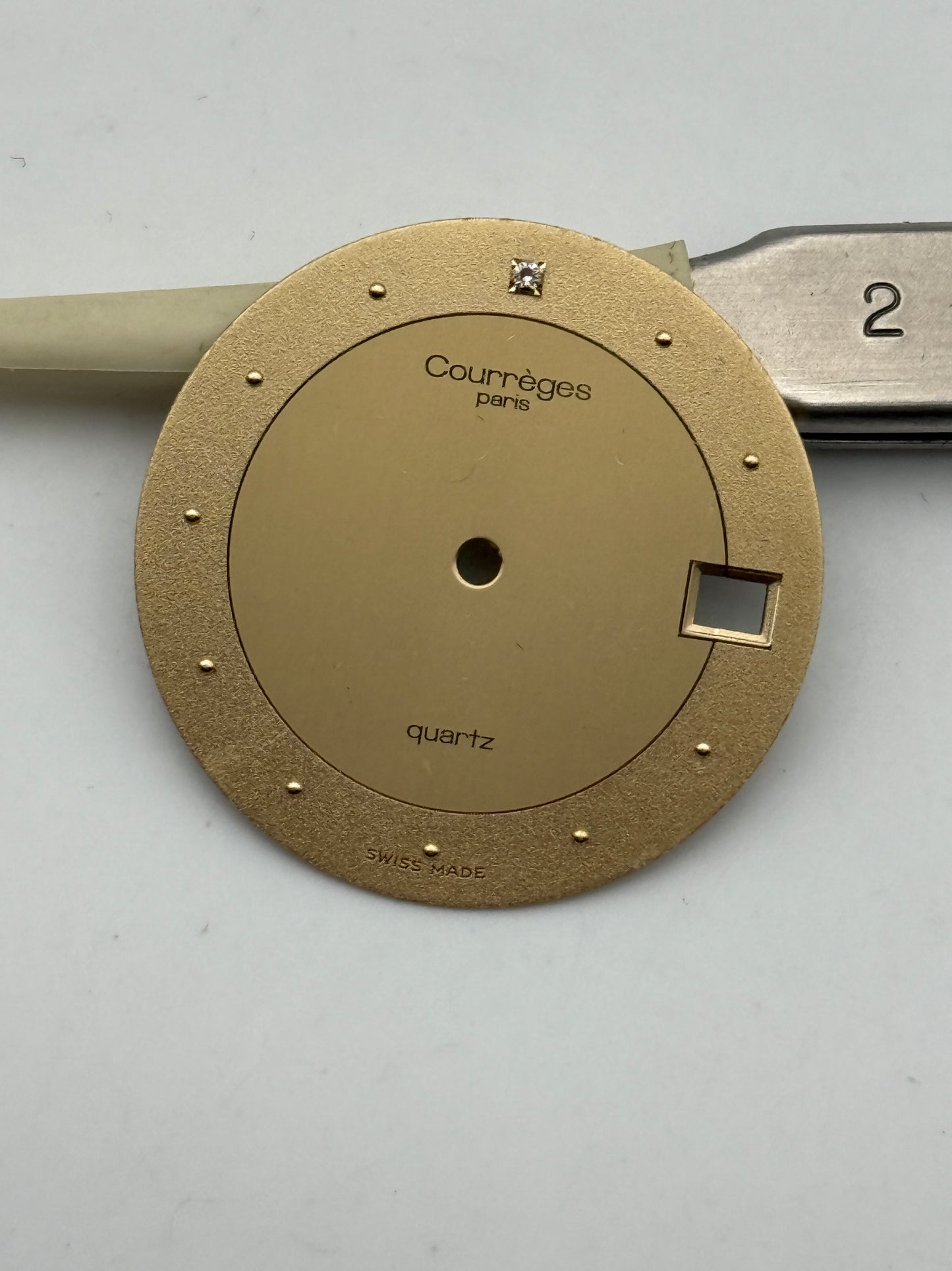 courreges quartz dial quadrante