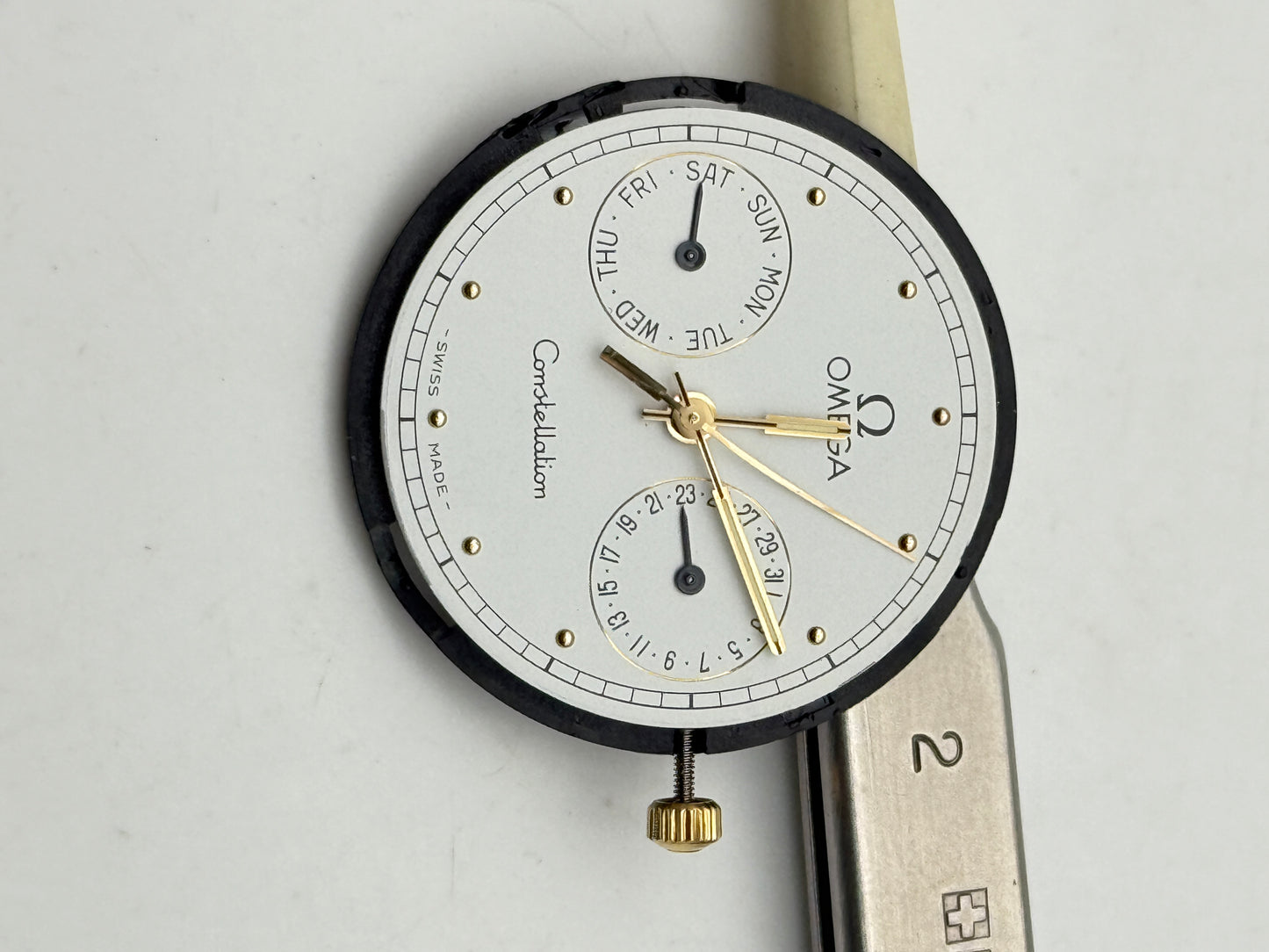 omega constellation eta 255.471 quart calendar movement movimento