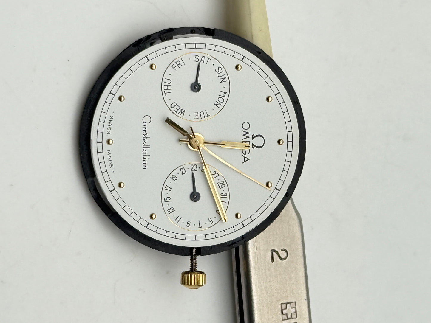 omega constellation eta 255.471 quart calendar movement movimento