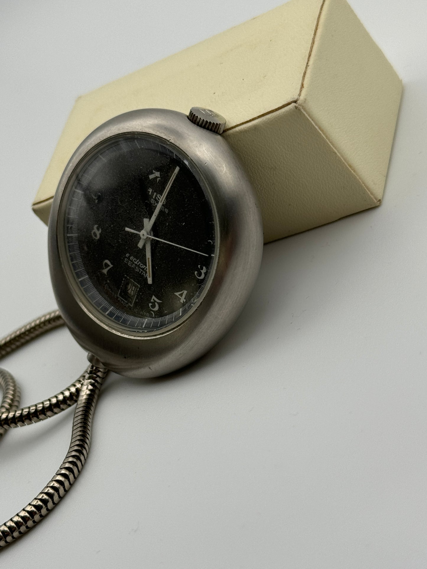 tissot seastar electronic esa 40mm