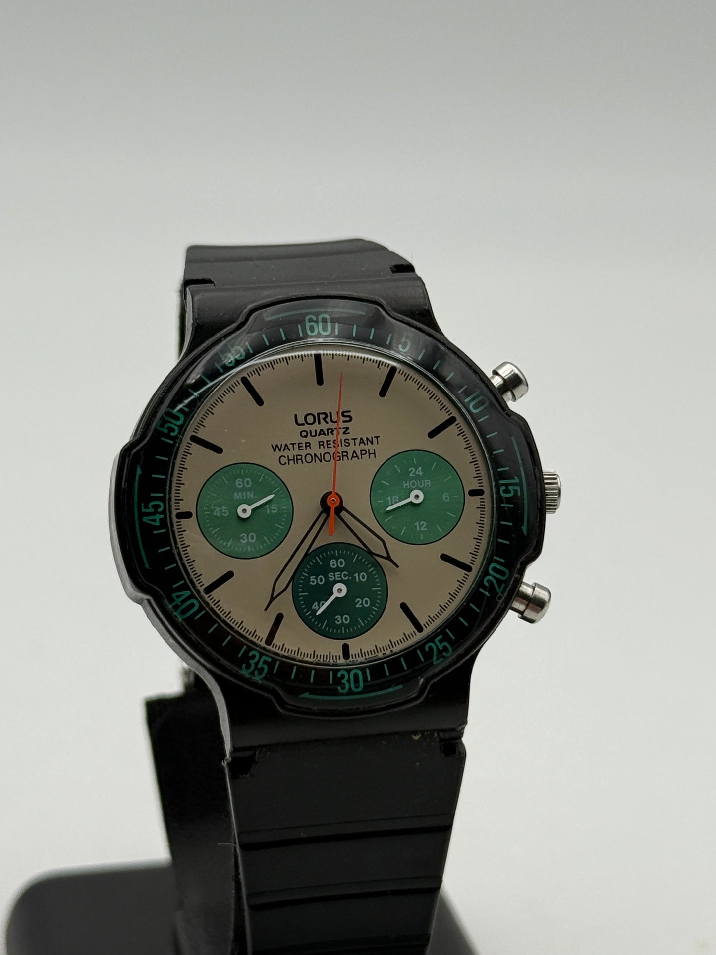 lorus quartz chrono vintage soccer v654-3000 37mm