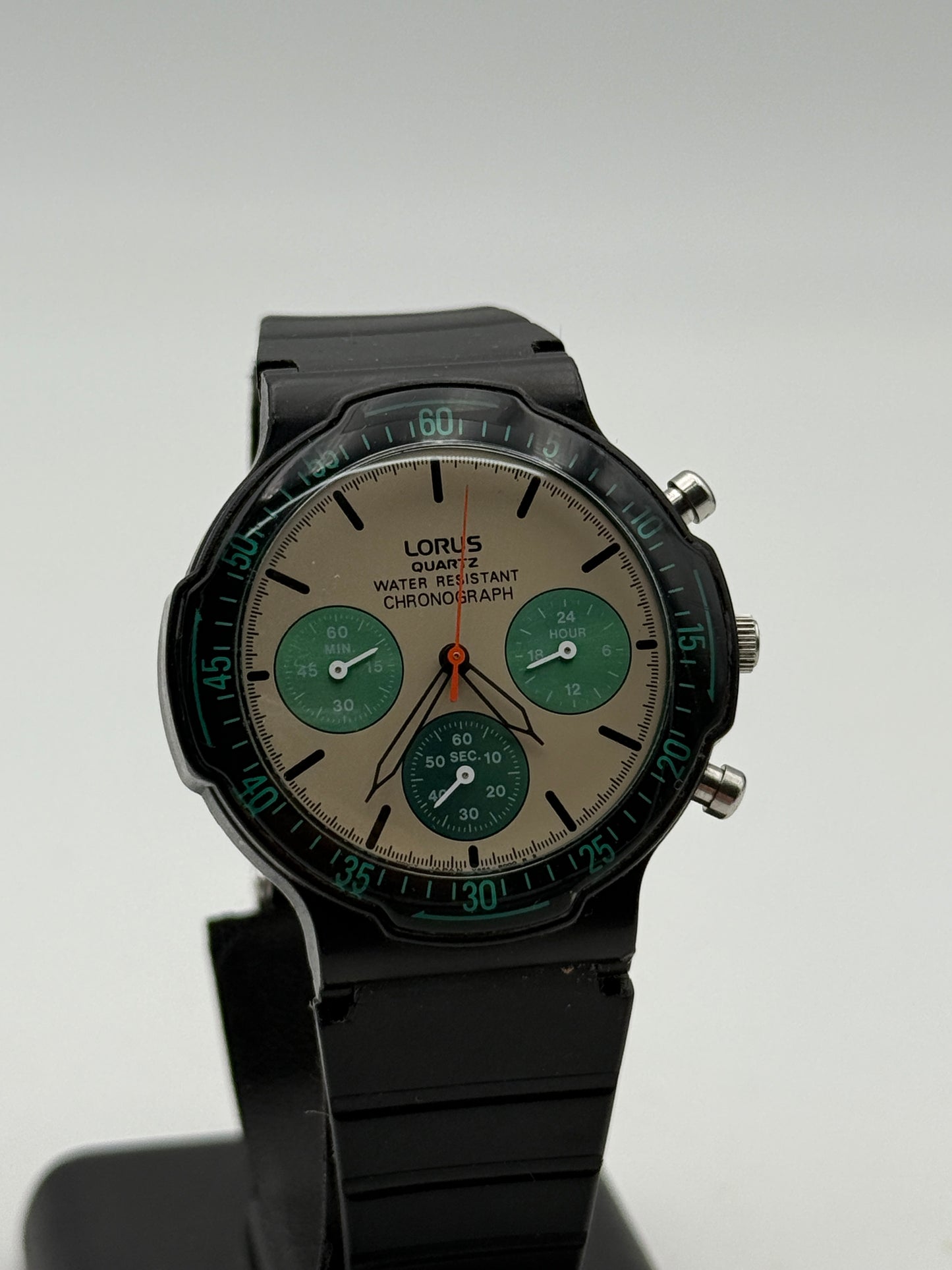 lorus quartz chrono vintage soccer v654-3000 37mm