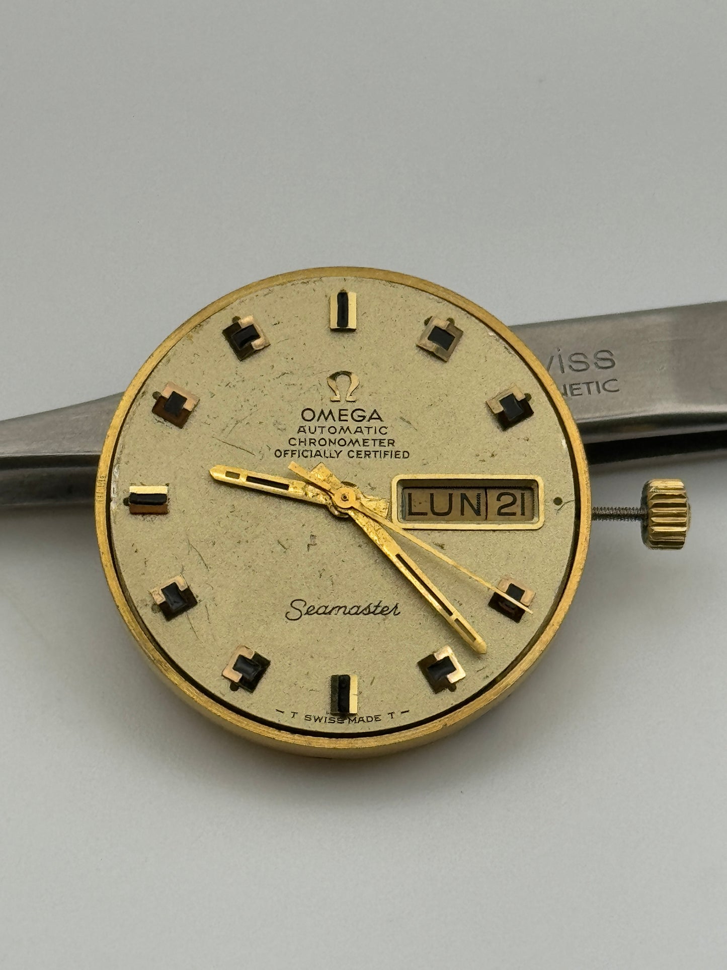 Omega 751 automatic officially certified cosc sparkle dial day date ref.168.90.034 movement movimento