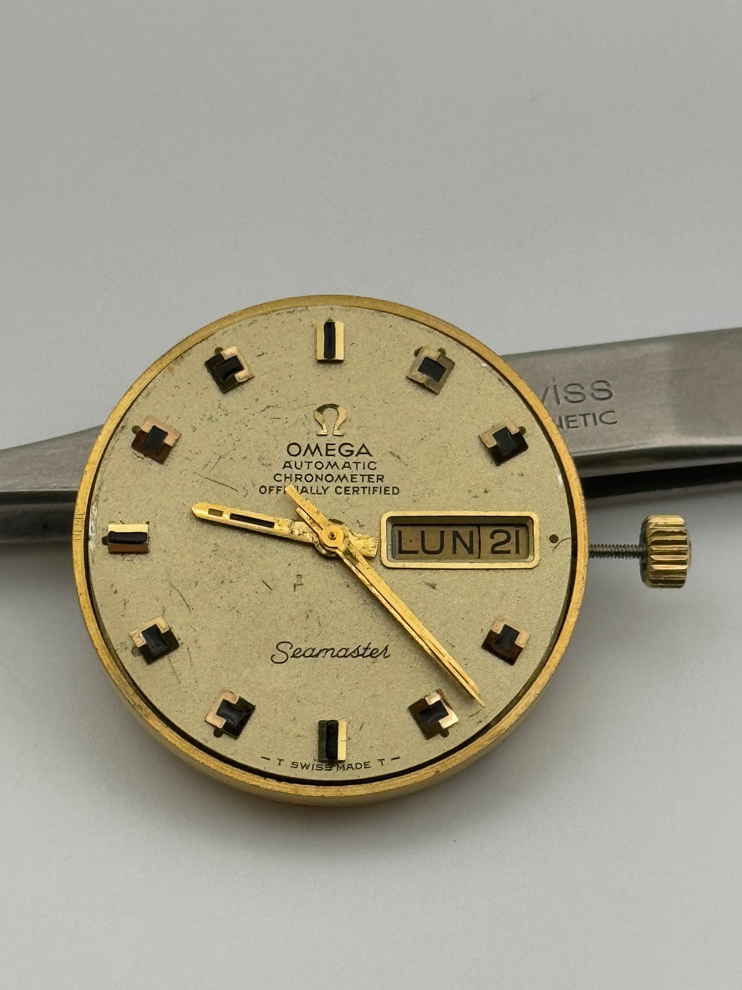 Omega 751 automatic officially certified cosc sparkle dial day date ref.168.90.034 movement movimento