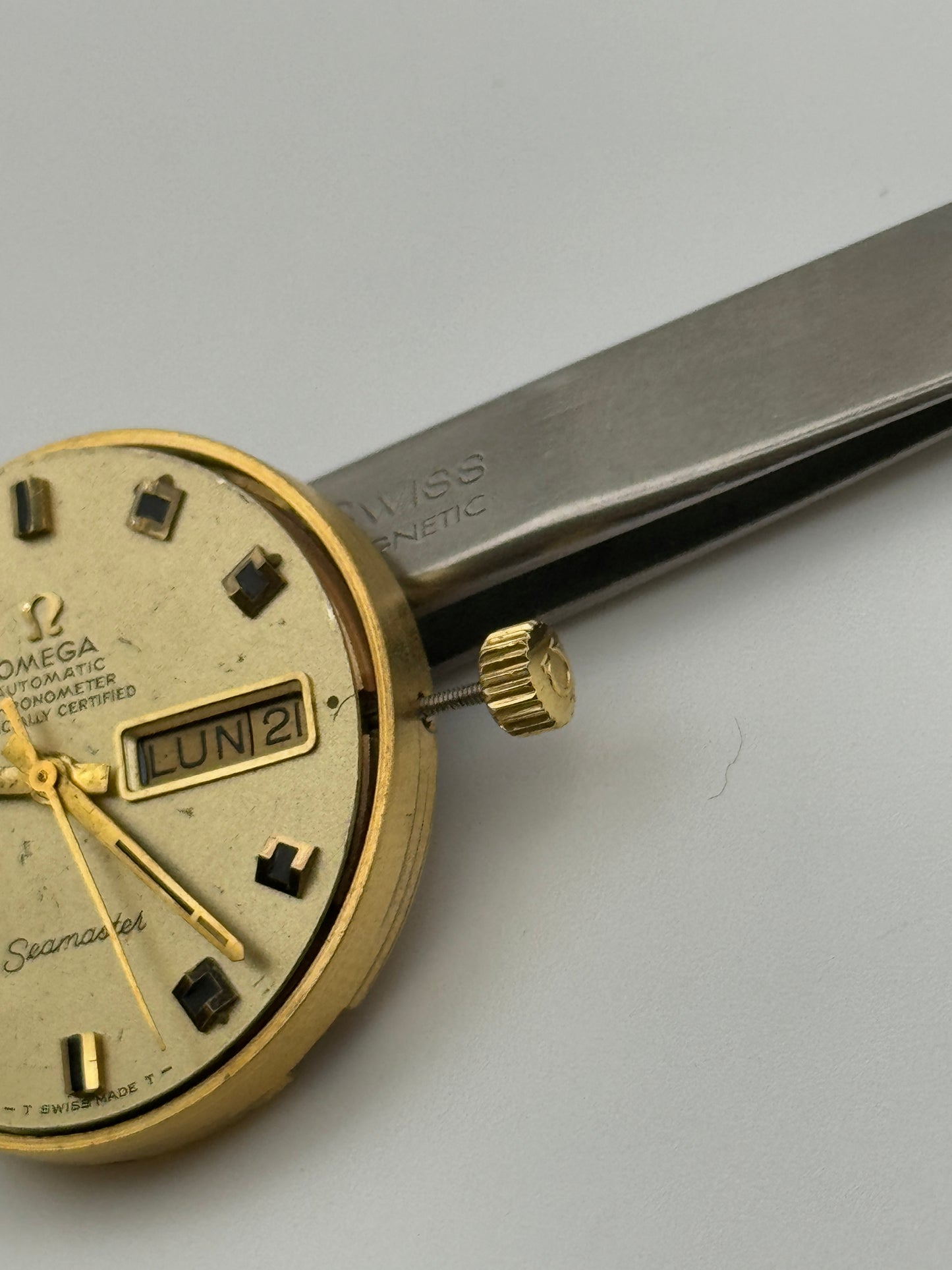 Omega 751 automatic officially certified cosc sparkle dial day date ref.168.90.034 movement movimento