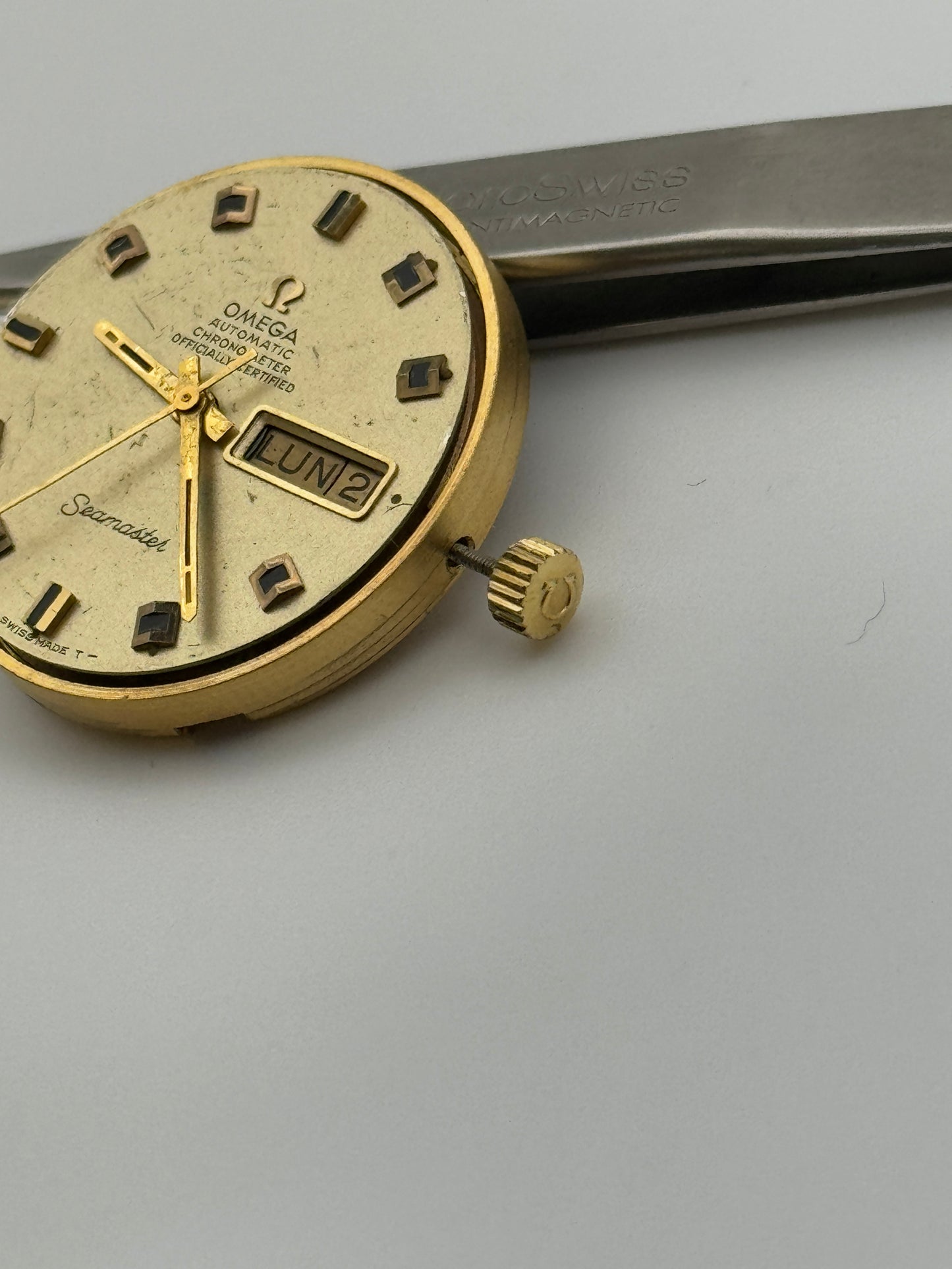 Omega 751 automatic officially certified cosc sparkle dial day date ref.168.90.034 movement movimento